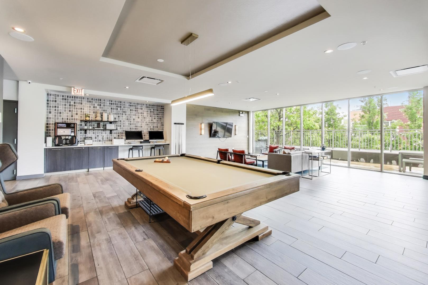 1743 N LEAVITT Street Unit: 305