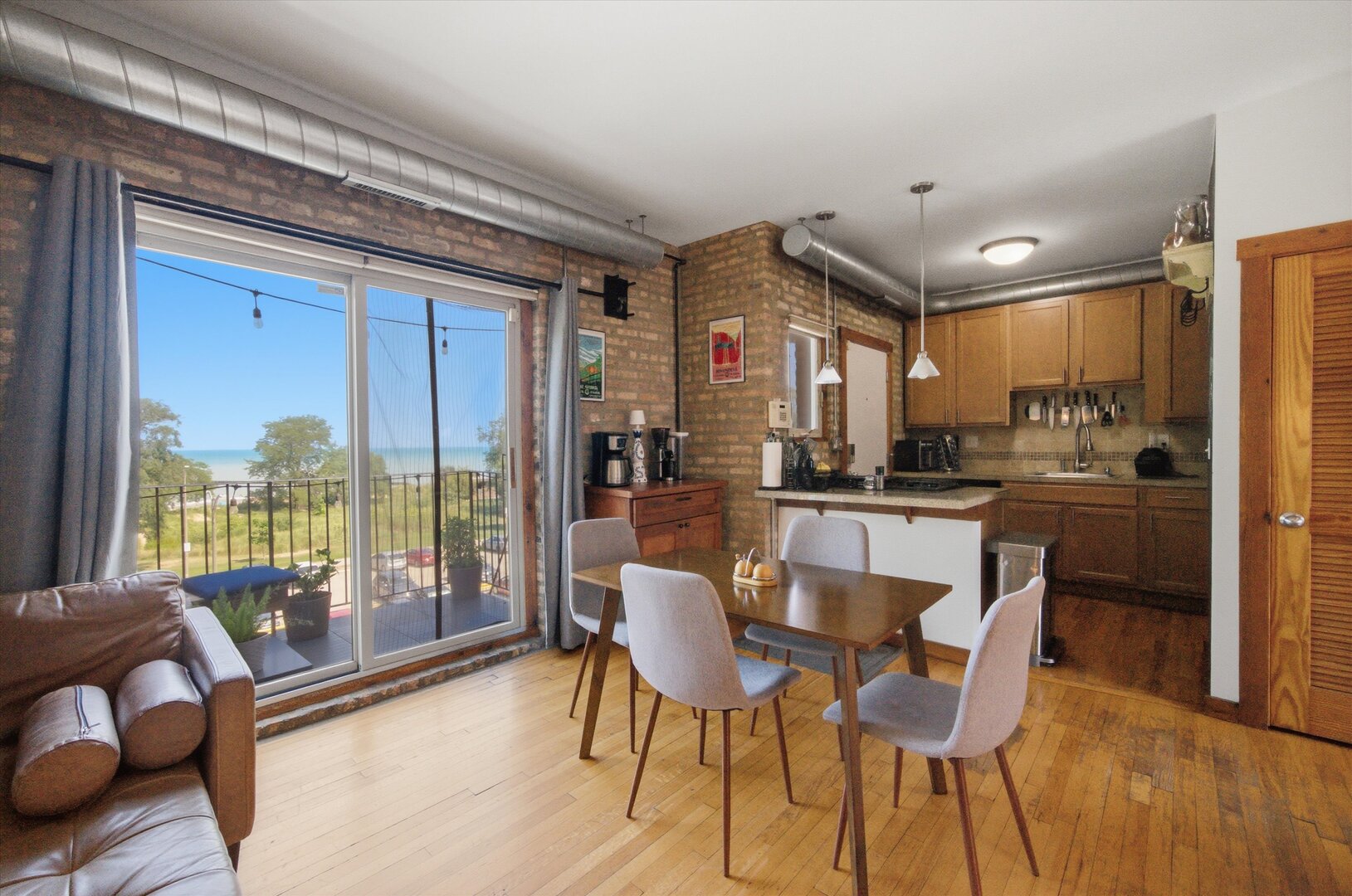 1221 W Greenleaf Avenue Unit: 3S
