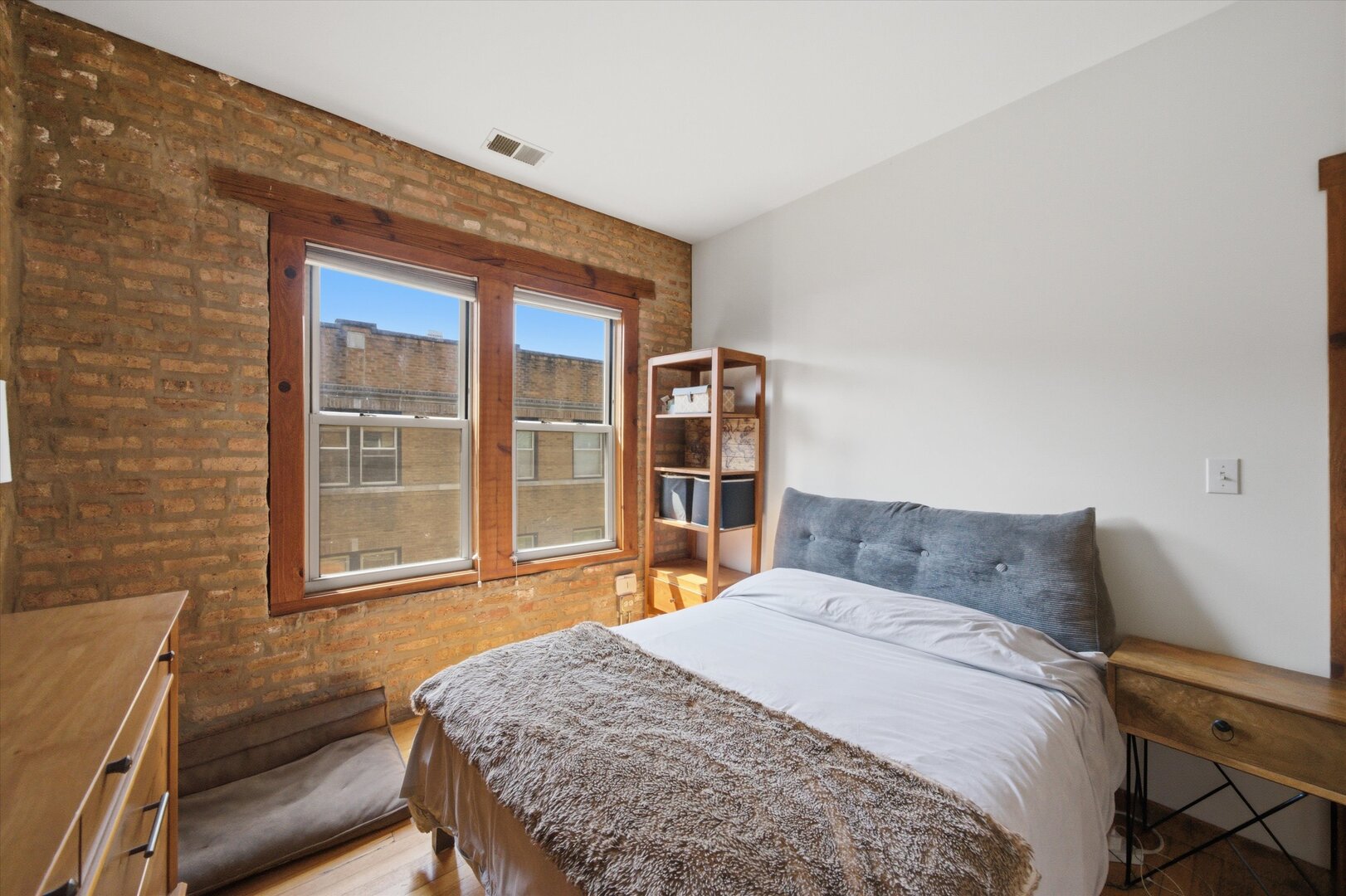 1221 W Greenleaf Avenue Unit: 3S