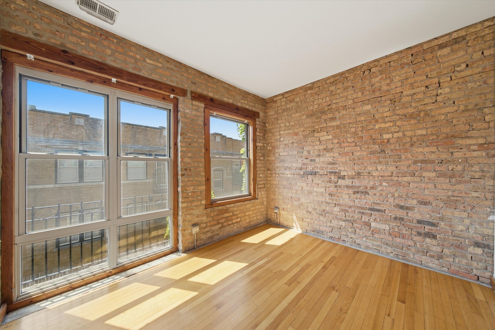 1221 W Greenleaf Avenue Unit: 3S