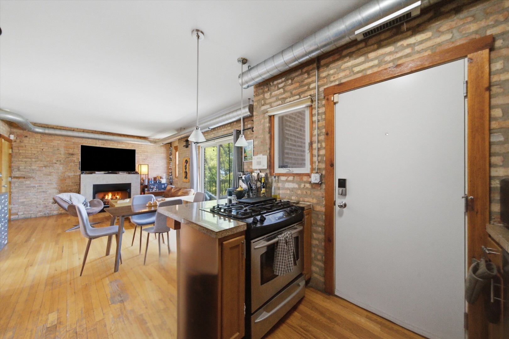 1221 W Greenleaf Avenue Unit: 3S