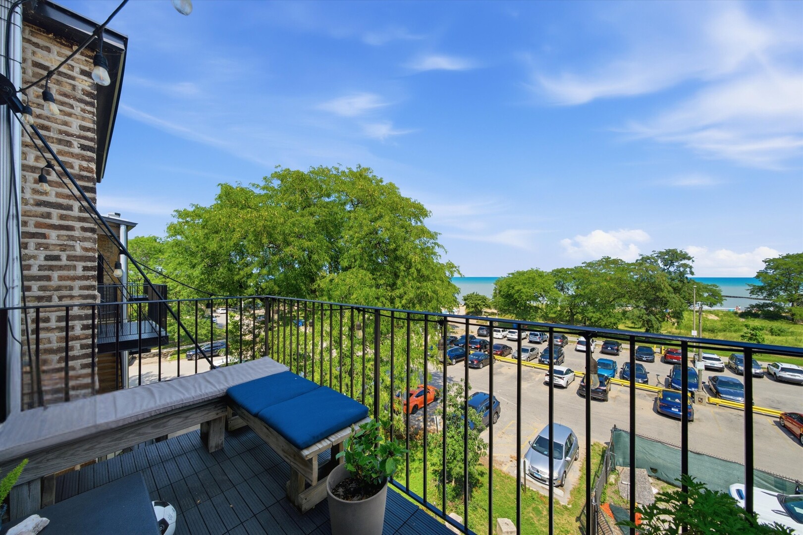 1221 W Greenleaf Avenue Unit: 3S