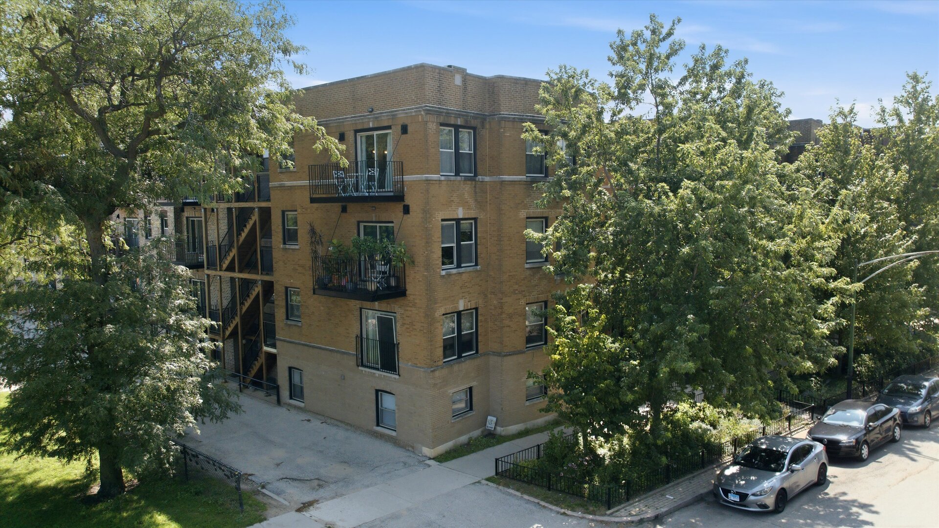 1221 W Greenleaf Avenue Unit: 3S
