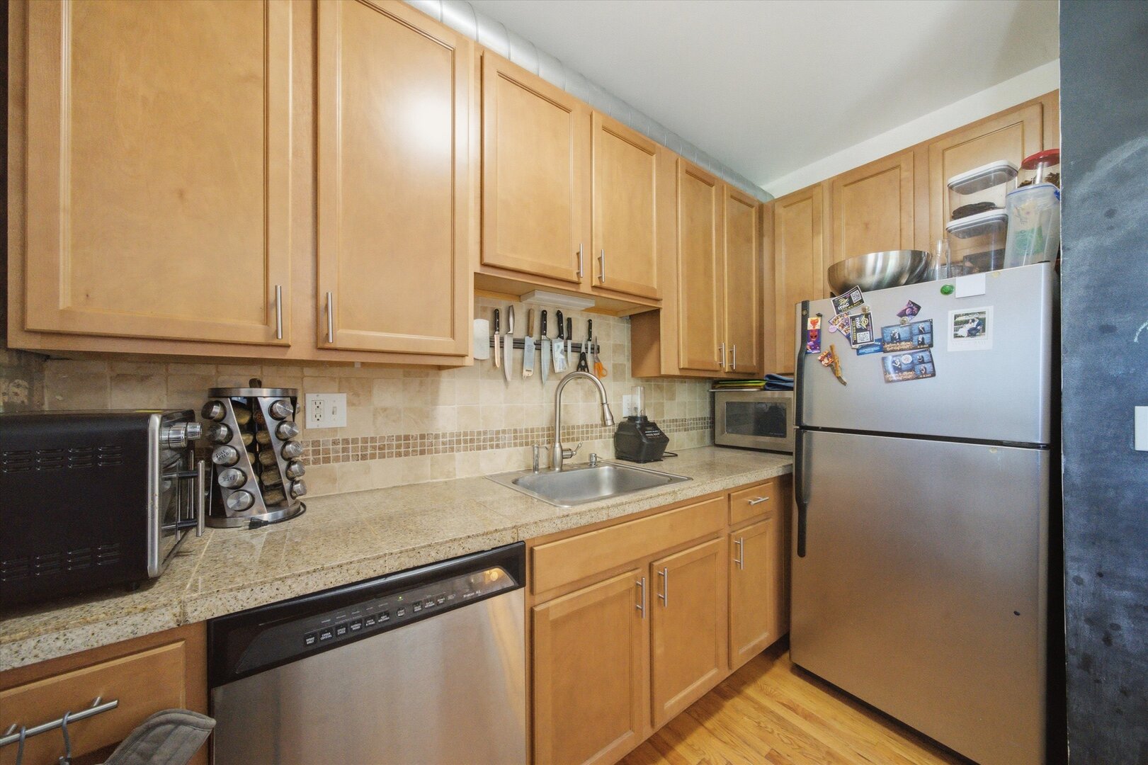 1221 W Greenleaf Avenue Unit: 3S