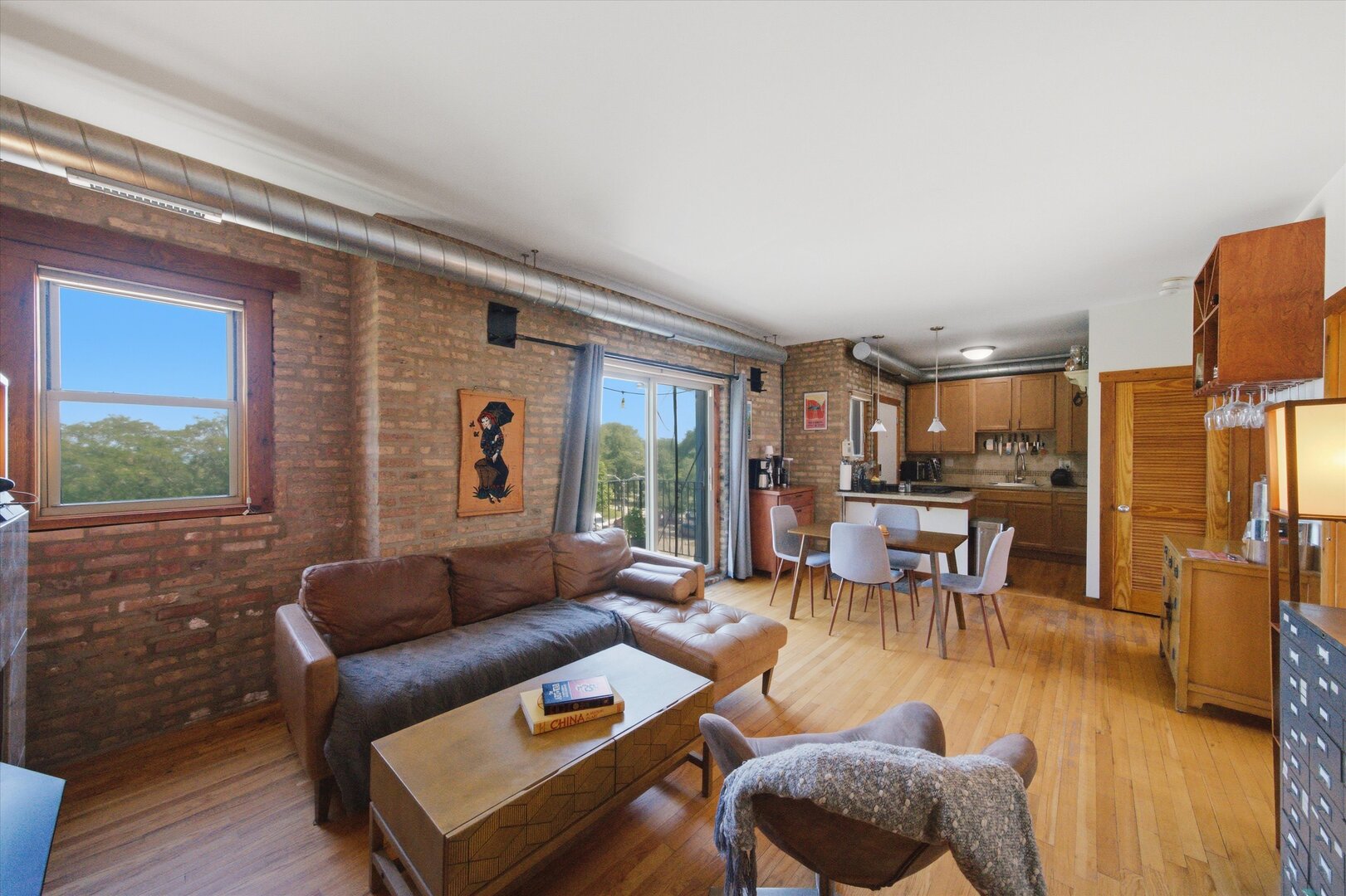 1221 W Greenleaf Avenue Unit: 3S