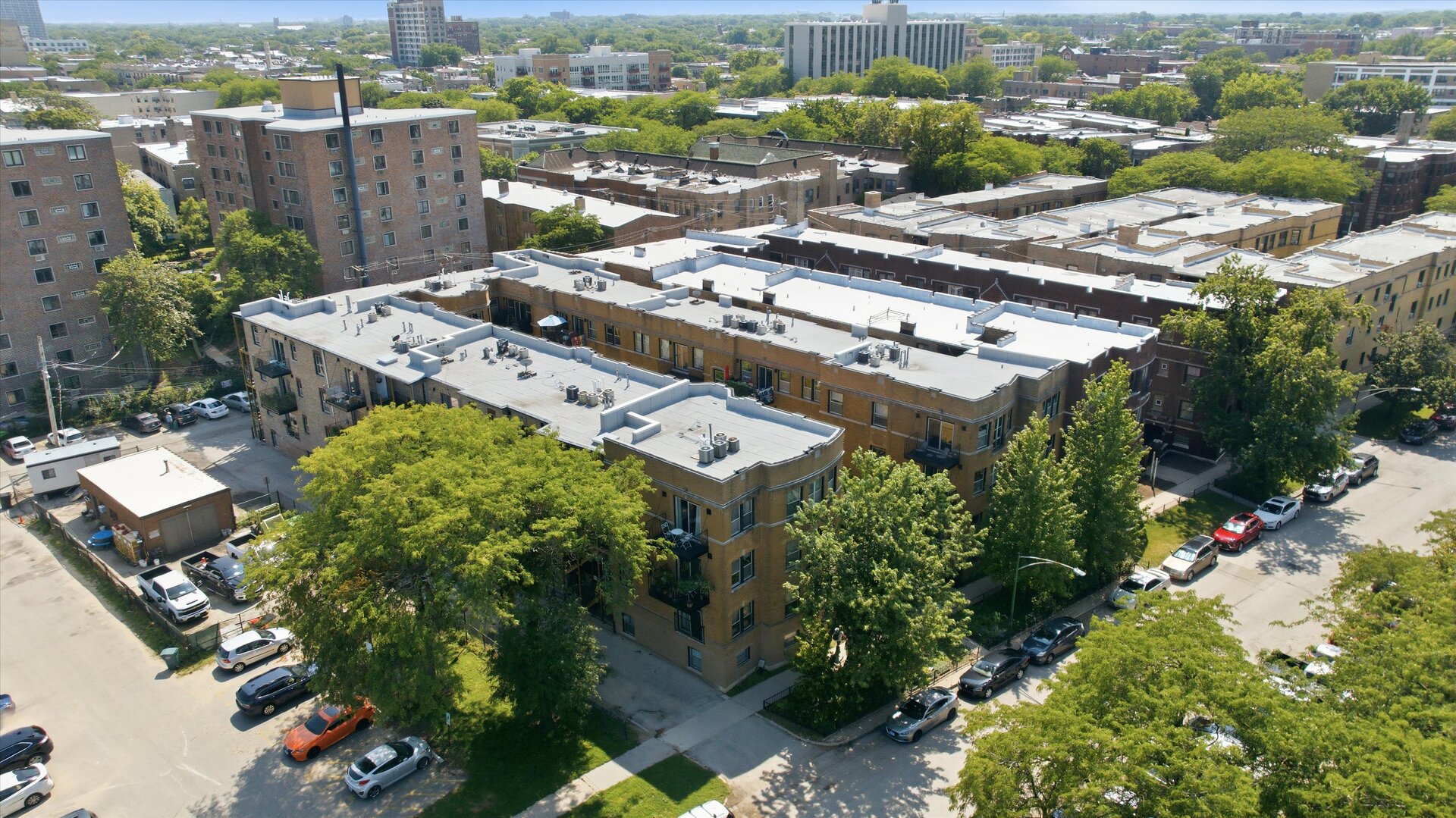 1221 W Greenleaf Avenue Unit: 3S