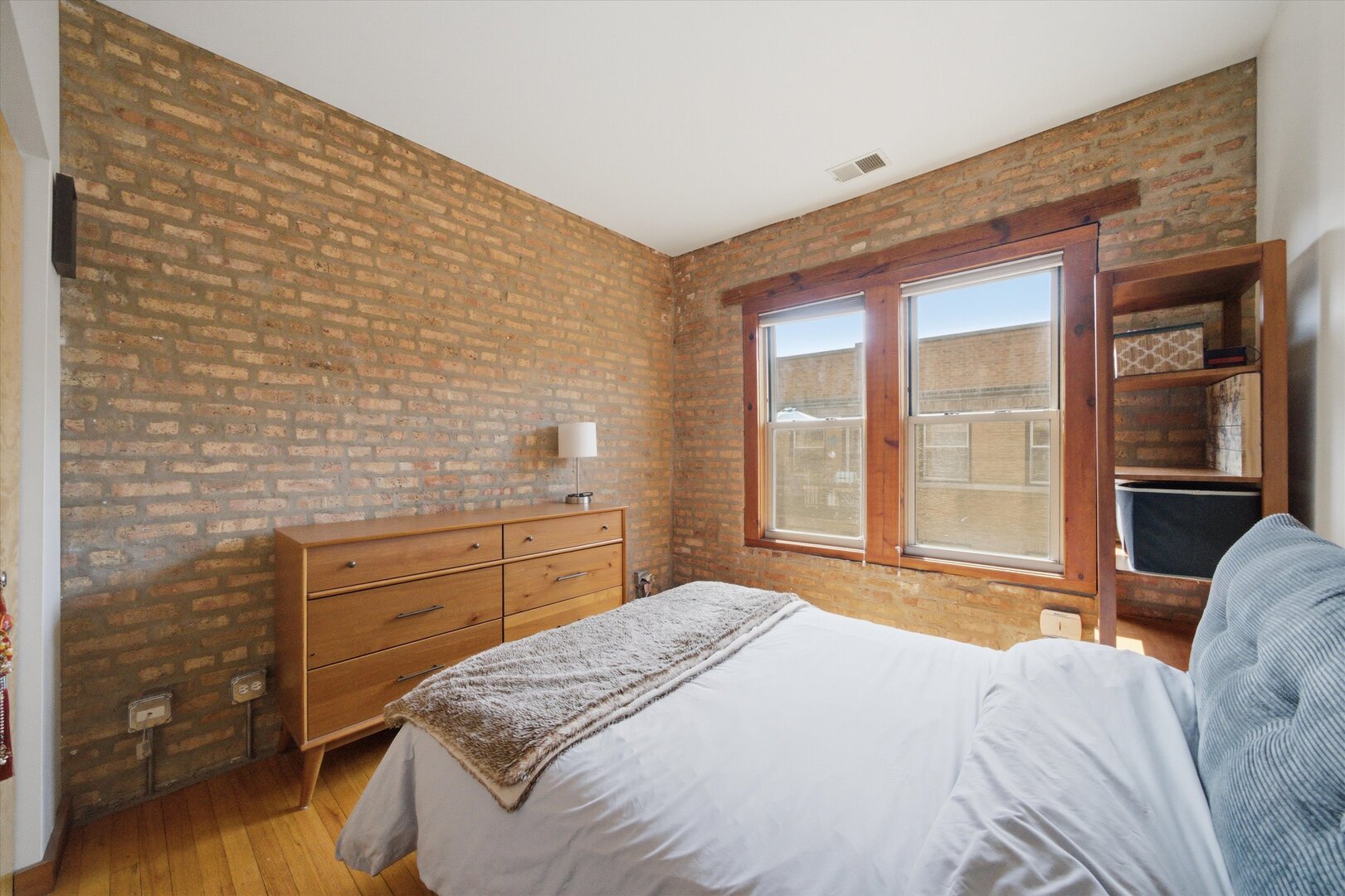 1221 W Greenleaf Avenue Unit: 3S