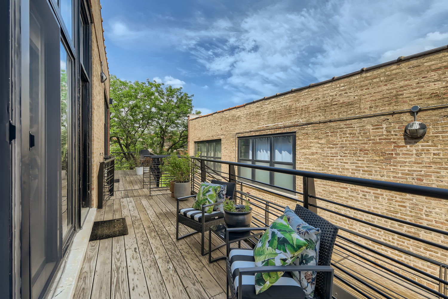1670 N Claremont Avenue Unit: 302