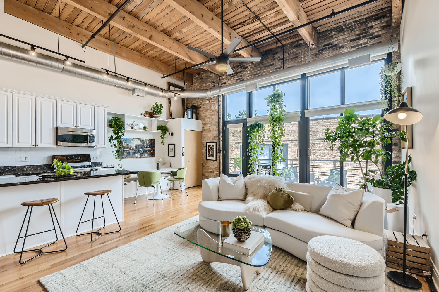 1670 N Claremont Avenue Unit: 302