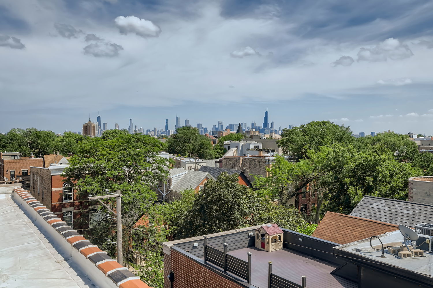 1670 N Claremont Avenue Unit: 302