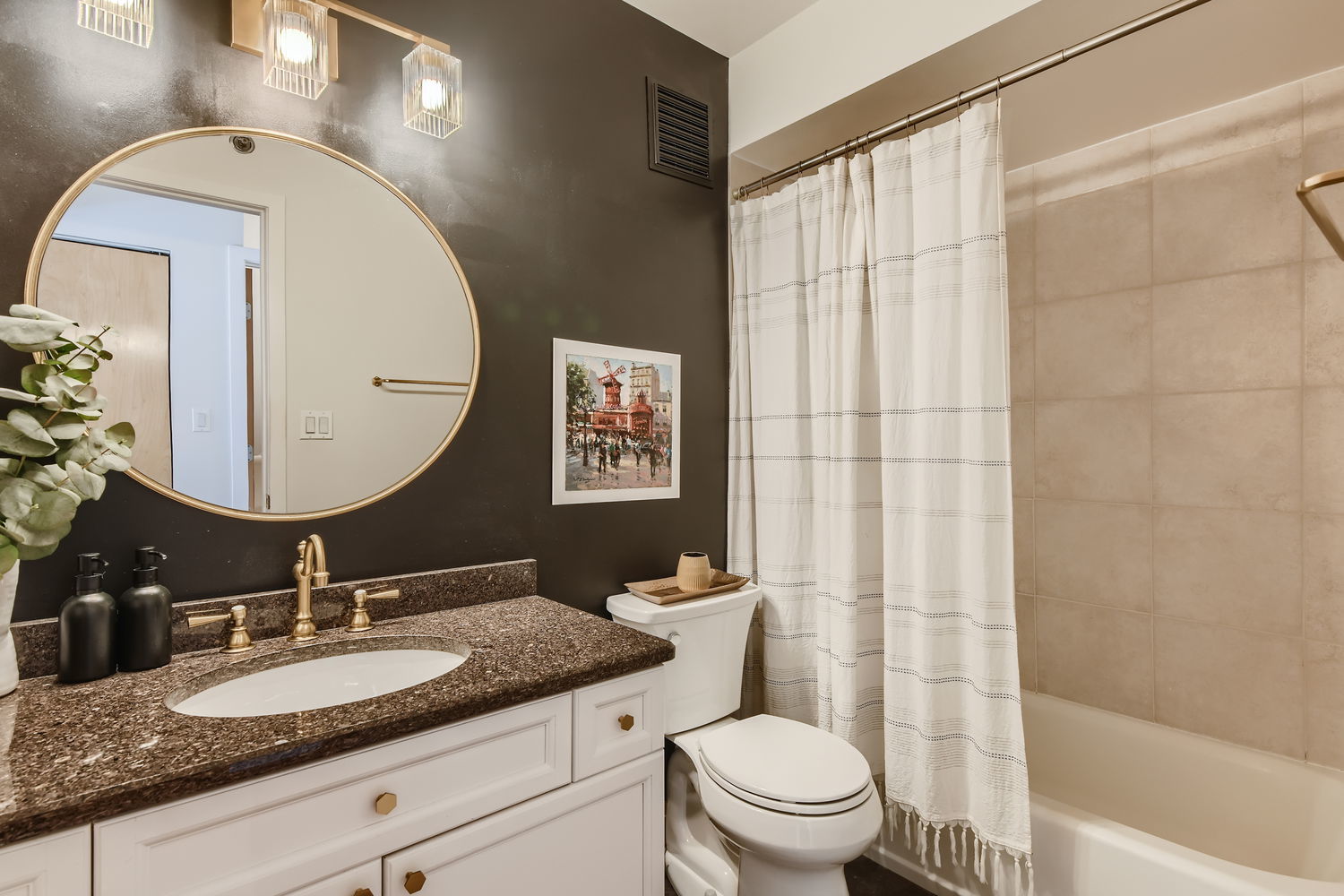 1670 N Claremont Avenue Unit: 302