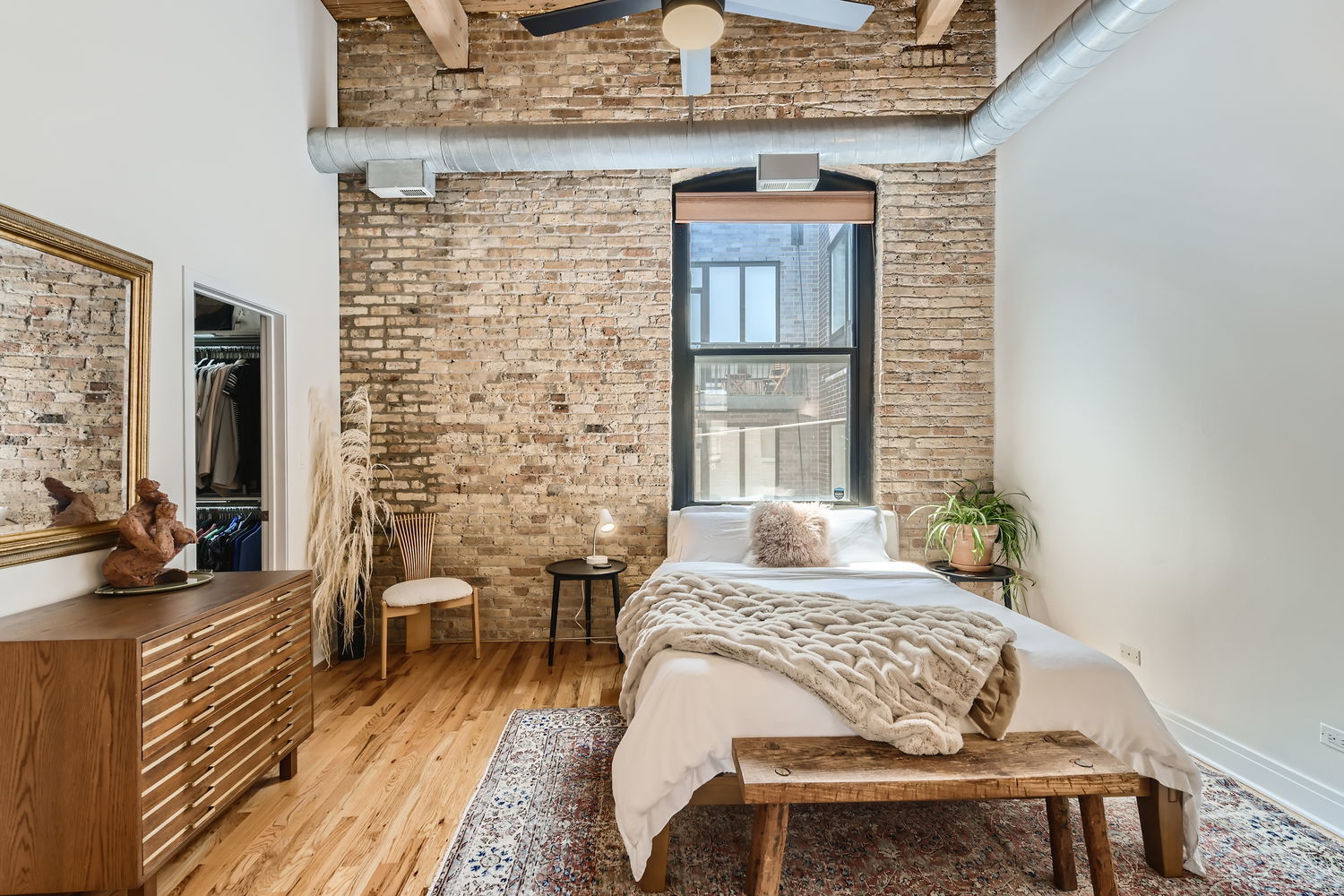 1670 N Claremont Avenue Unit: 302