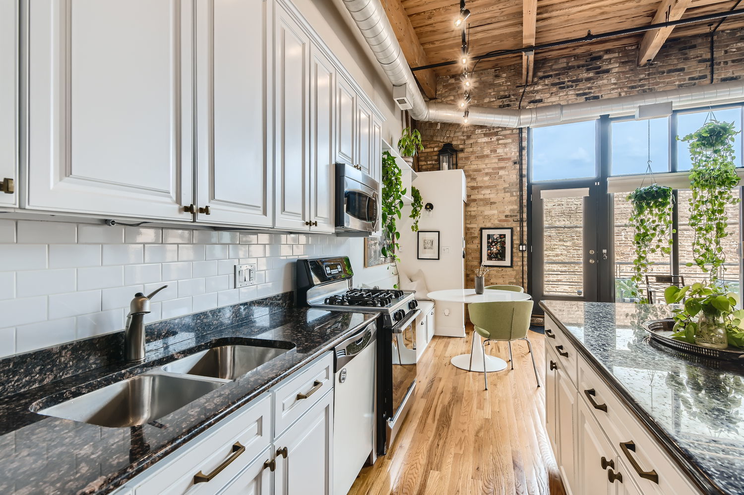 1670 N Claremont Avenue Unit: 302