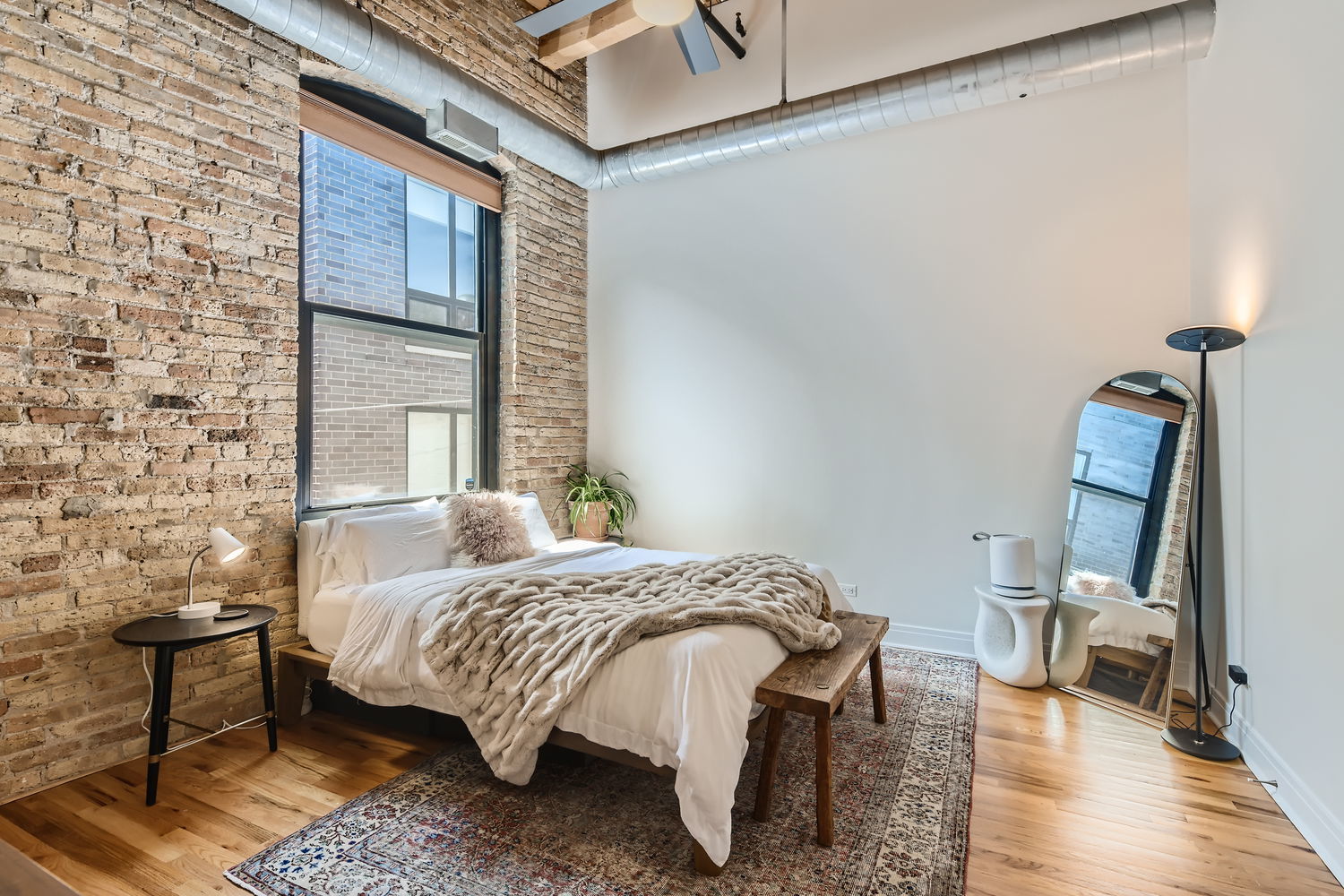 1670 N Claremont Avenue Unit: 302
