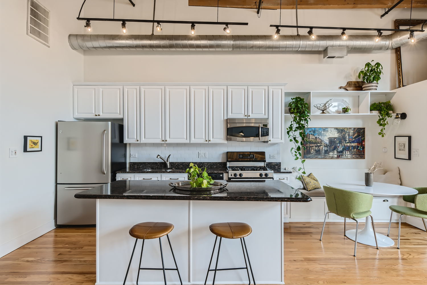 1670 N Claremont Avenue Unit: 302