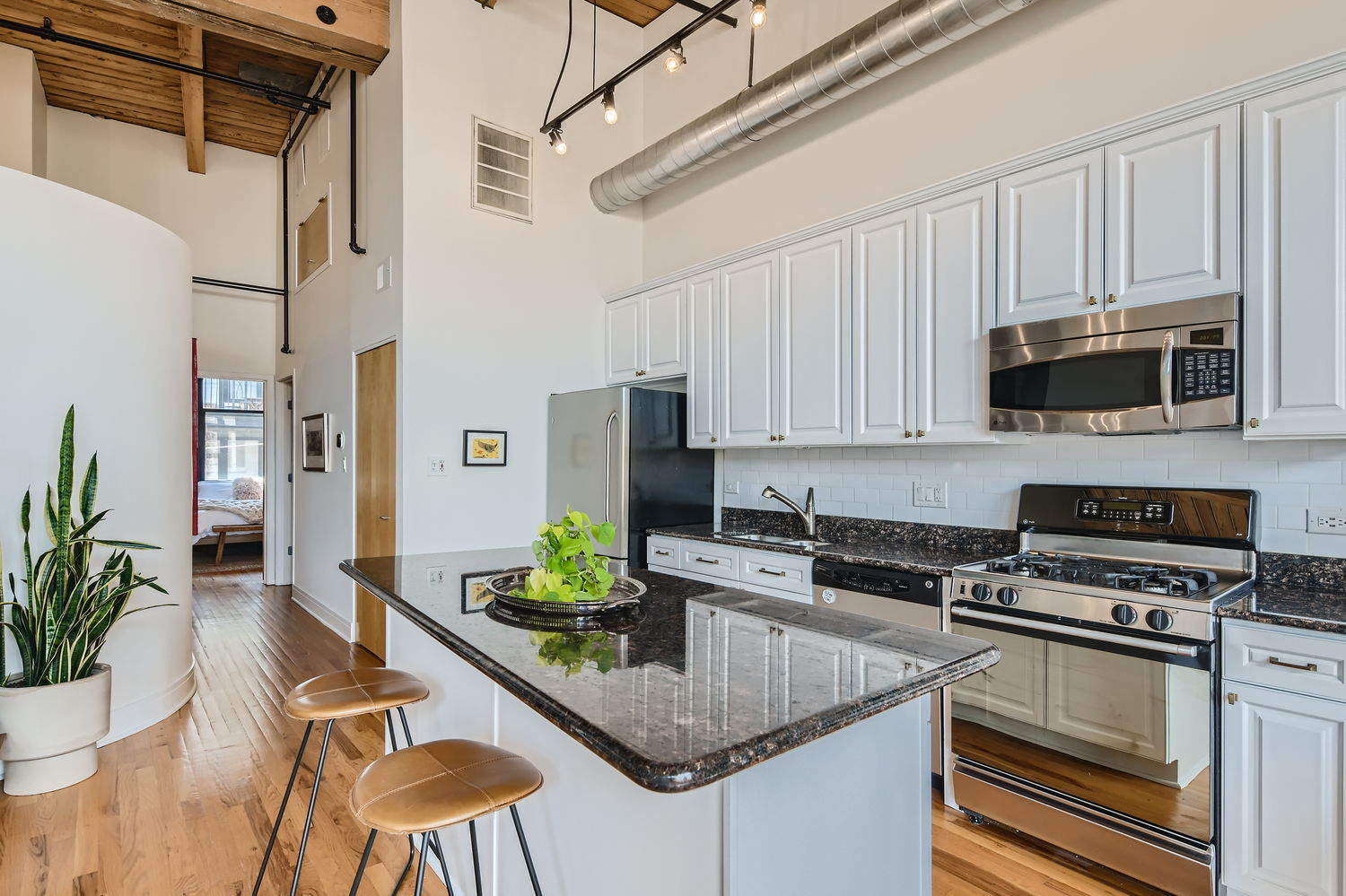 1670 N Claremont Avenue Unit: 302