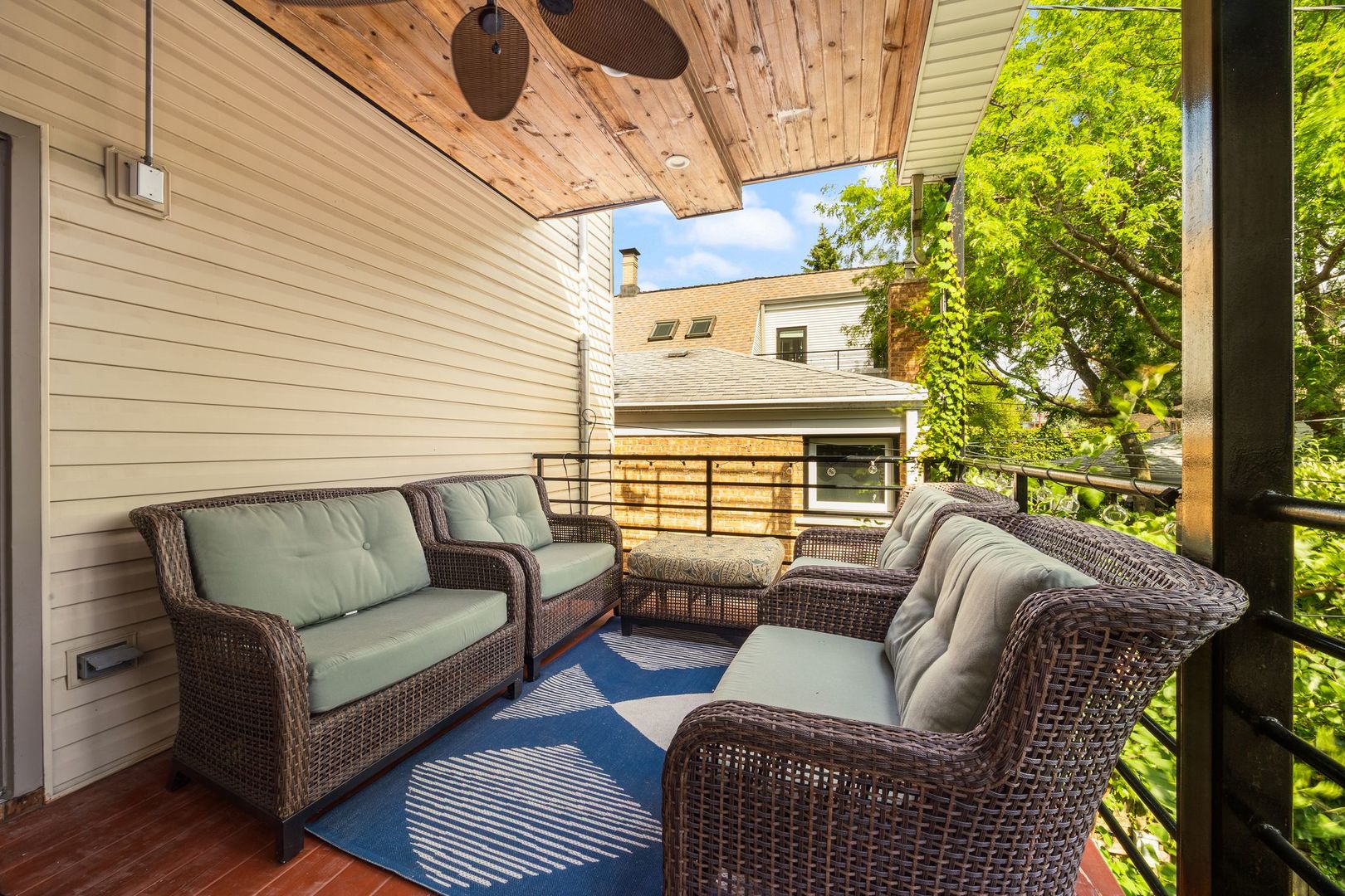2441 N Fairfield Avenue Unit: 1