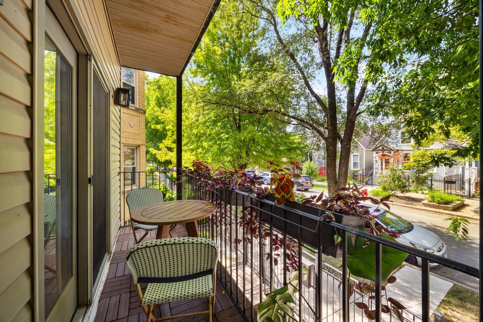 2441 N Fairfield Avenue Unit: 1