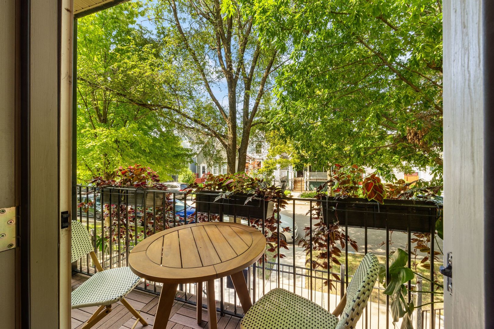 2441 N Fairfield Avenue Unit: 1