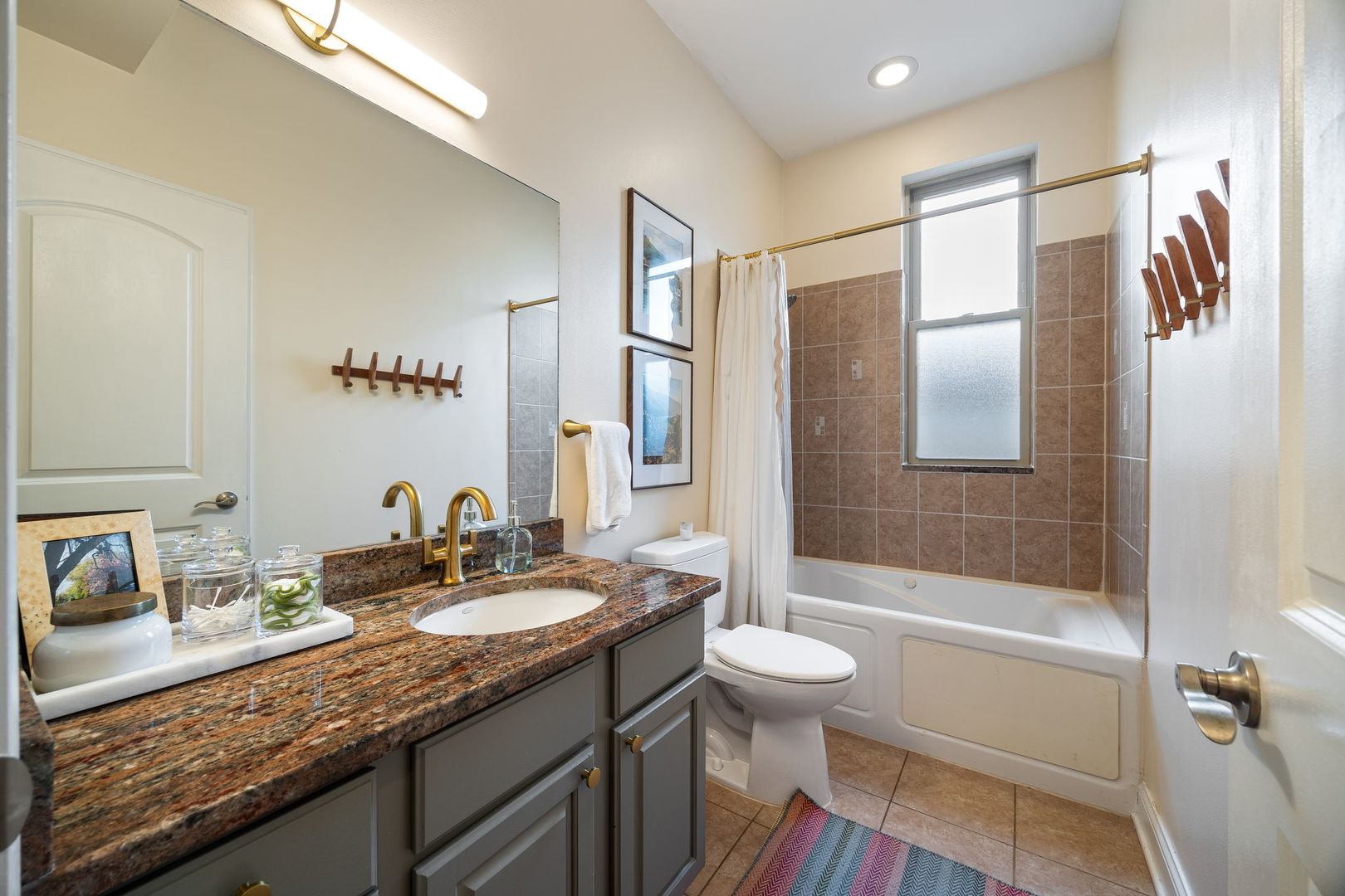 2441 N Fairfield Avenue Unit: 1