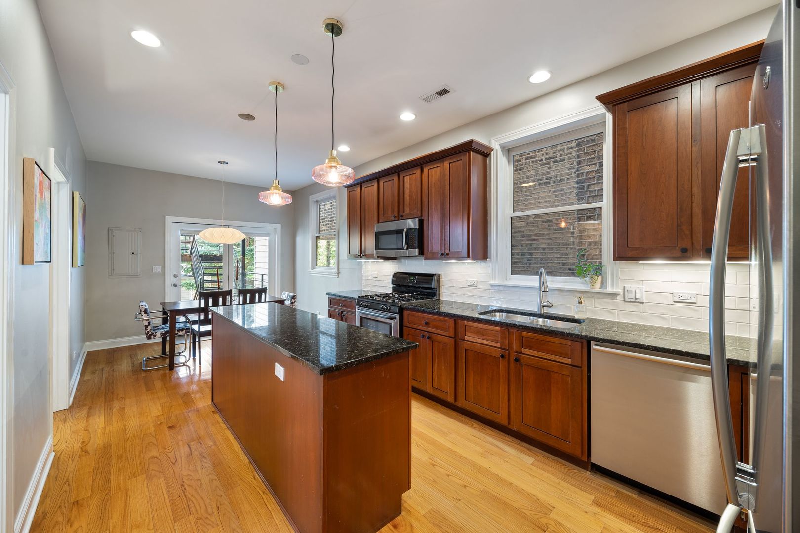 2441 N Fairfield Avenue Unit: 1