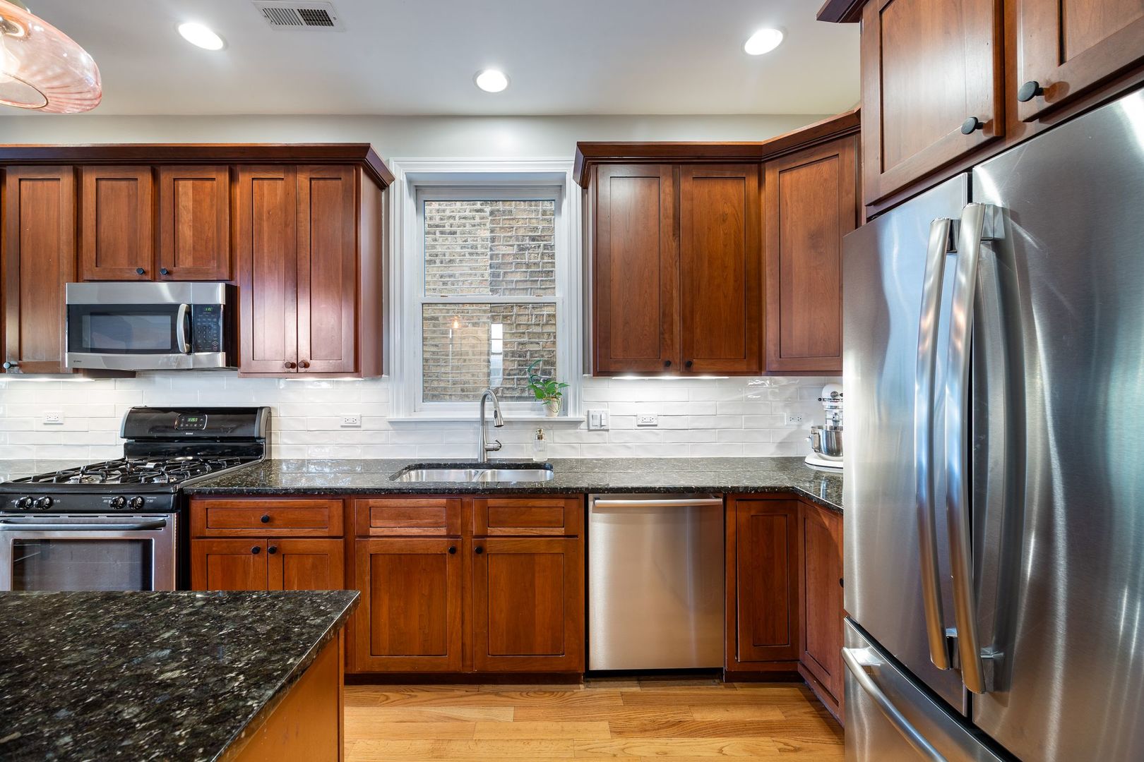 2441 N Fairfield Avenue Unit: 1