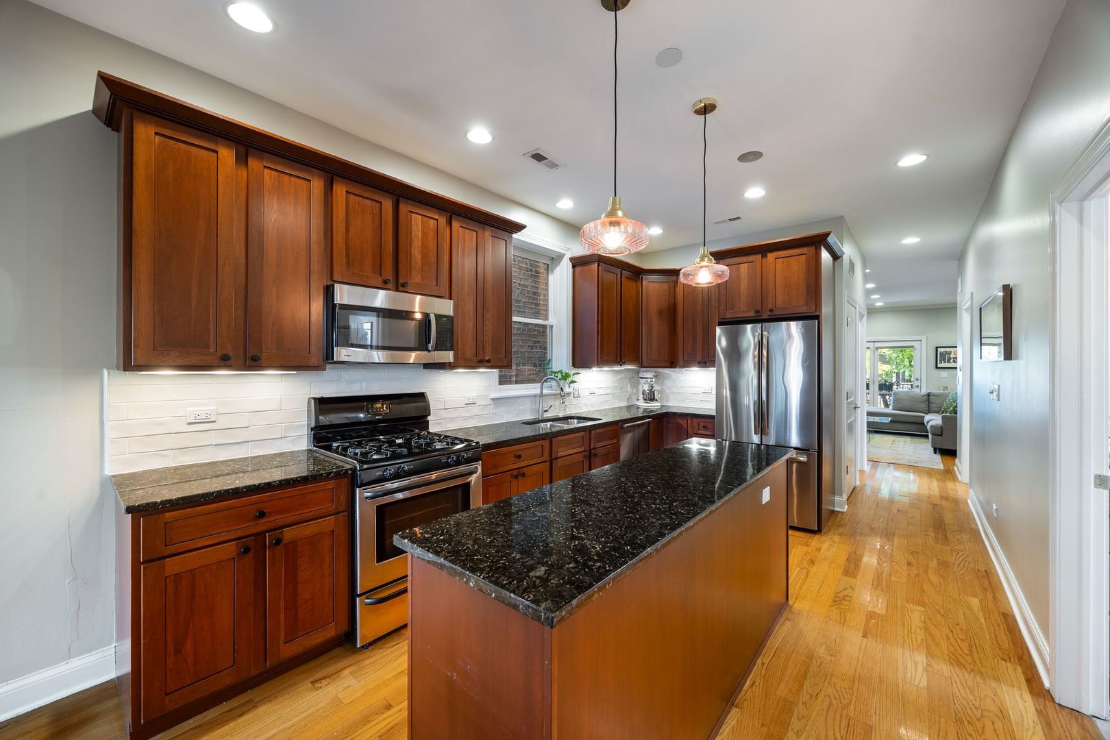 2441 N Fairfield Avenue Unit: 1
