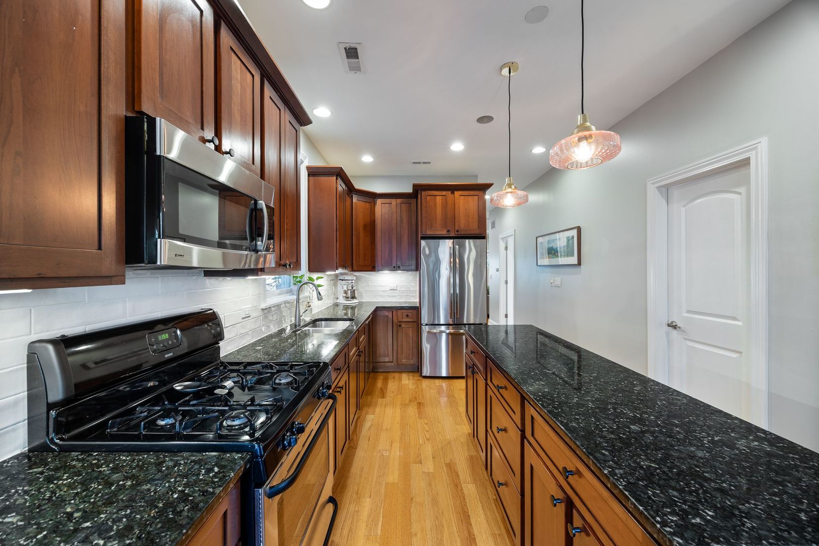 2441 N Fairfield Avenue Unit: 1