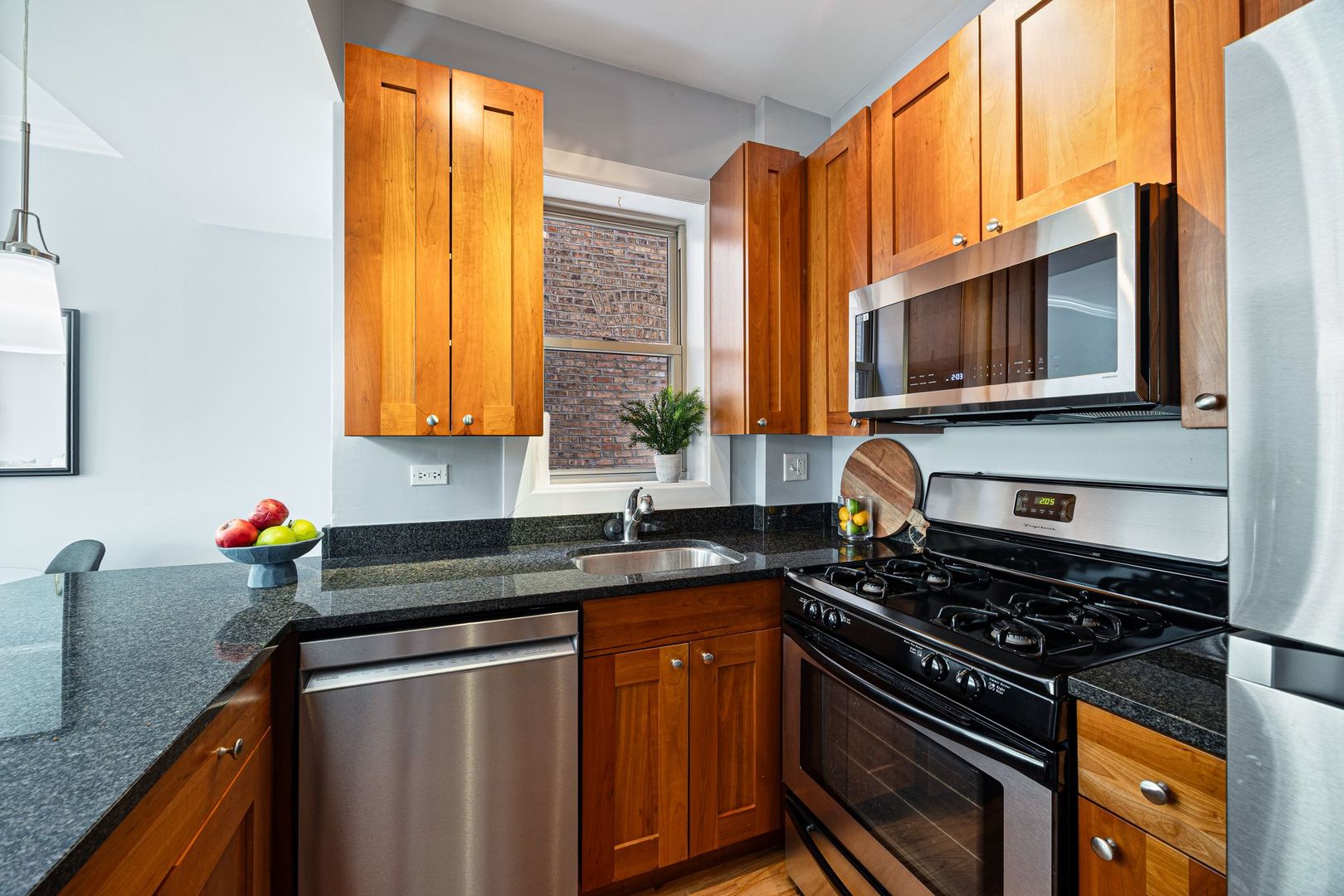 2150 W Ainslie Street Unit: 3E