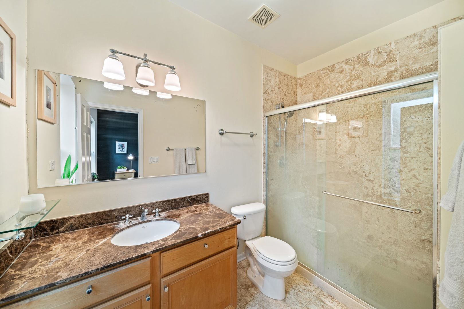 6701 N Bosworth Avenue Unit: 3