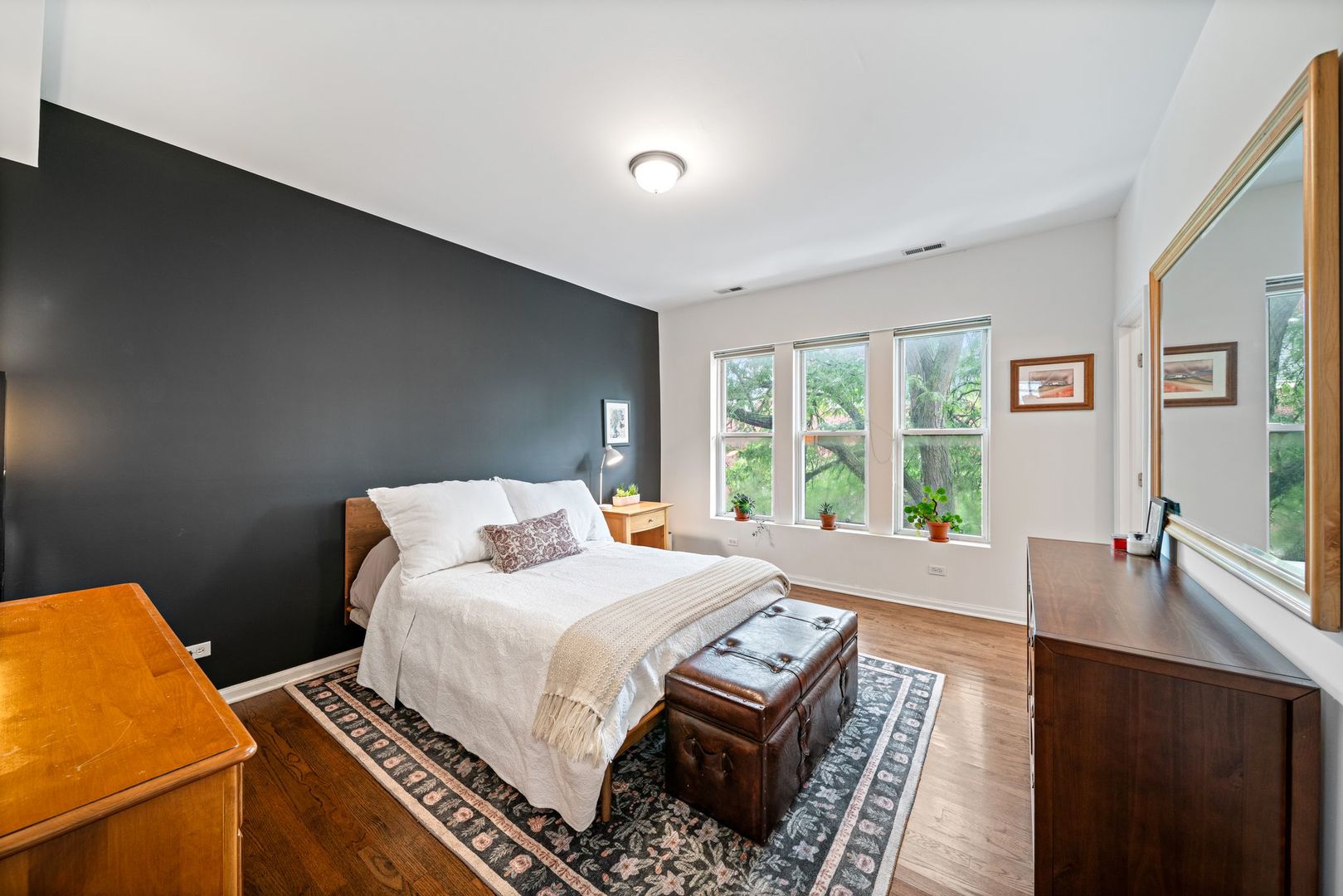 6701 N Bosworth Avenue Unit: 3