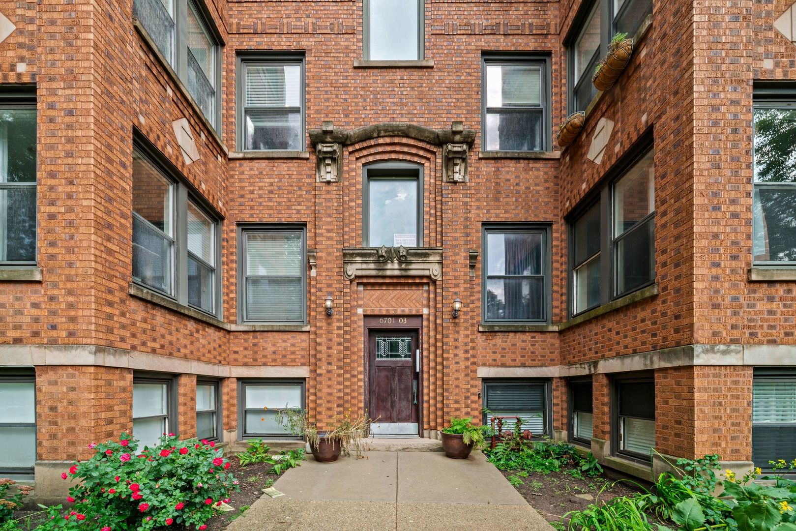 6701 N Bosworth Avenue Unit: 3