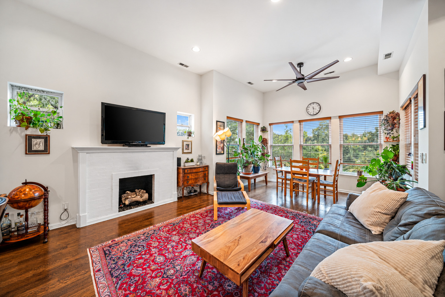 6701 N Bosworth Avenue Unit: 3