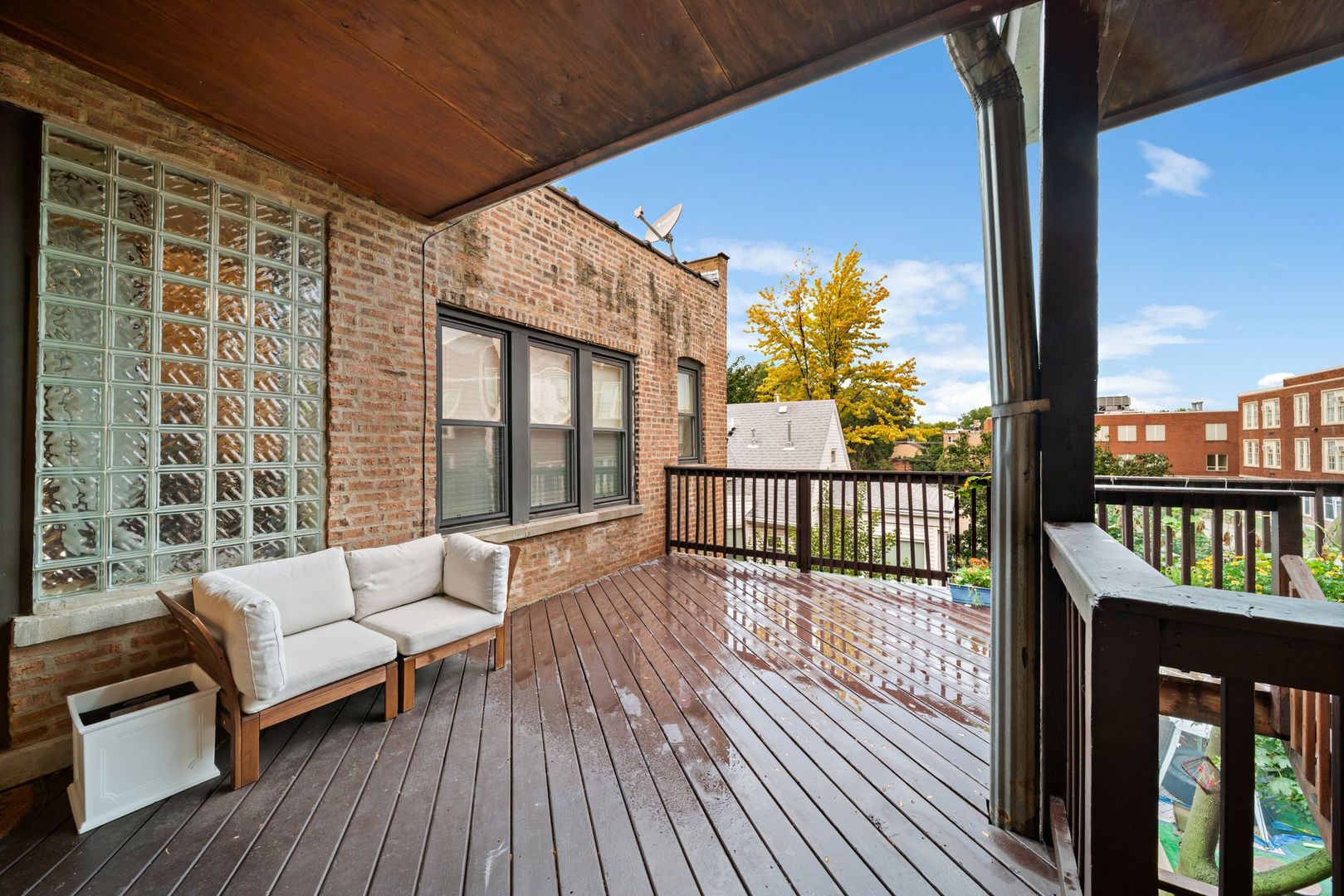 6701 N Bosworth Avenue Unit: 3