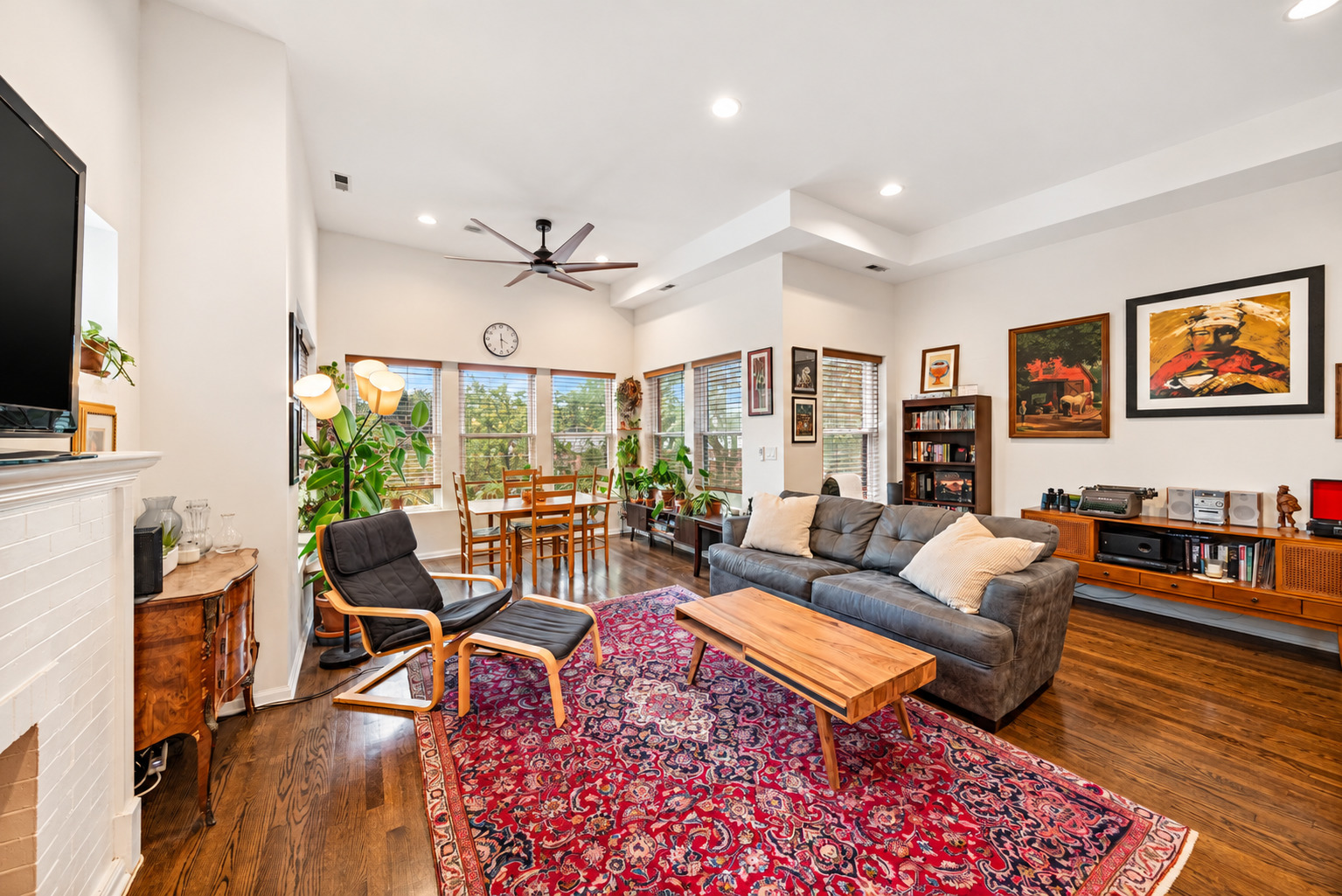 6701 N Bosworth Avenue Unit: 3