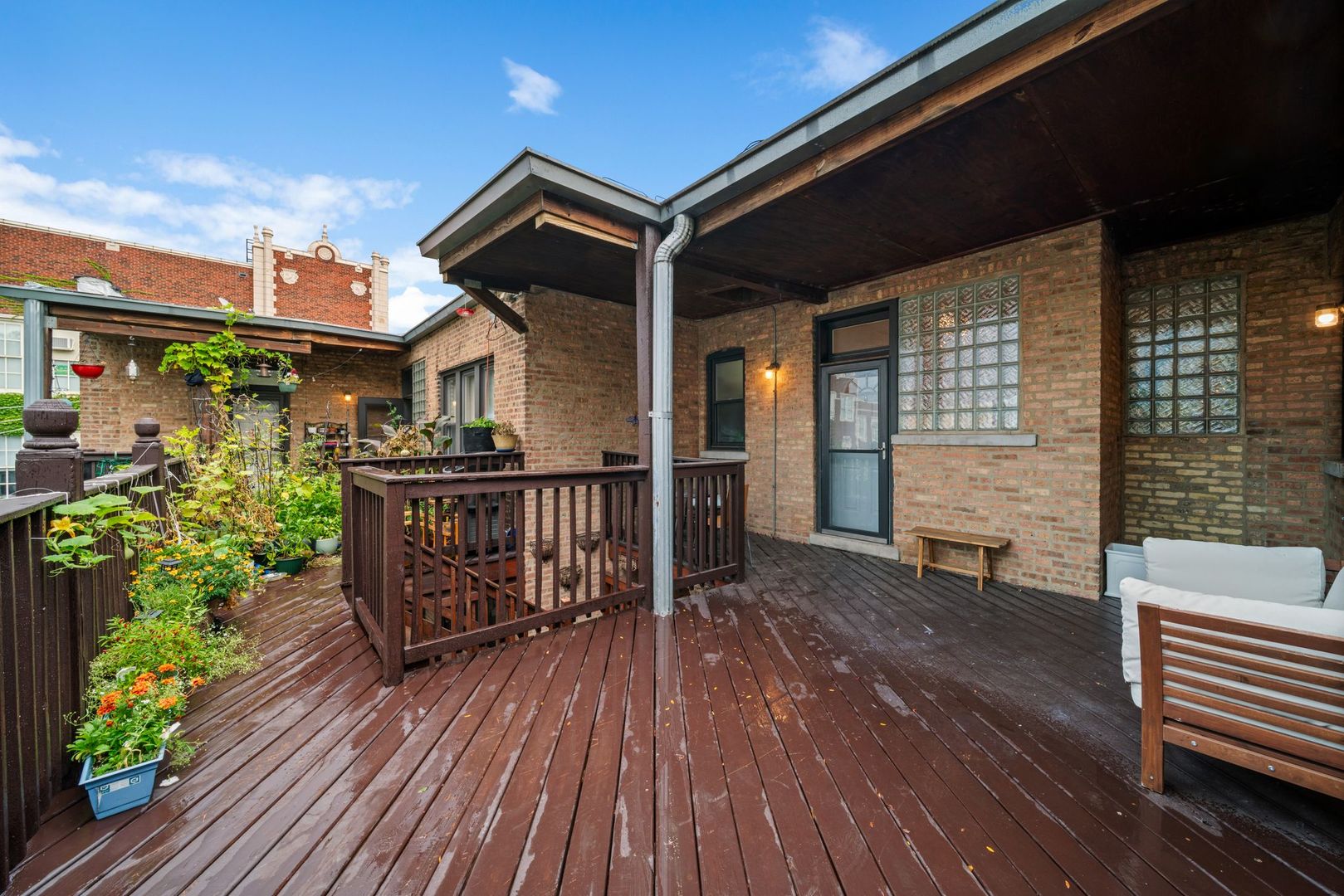 6701 N Bosworth Avenue Unit: 3