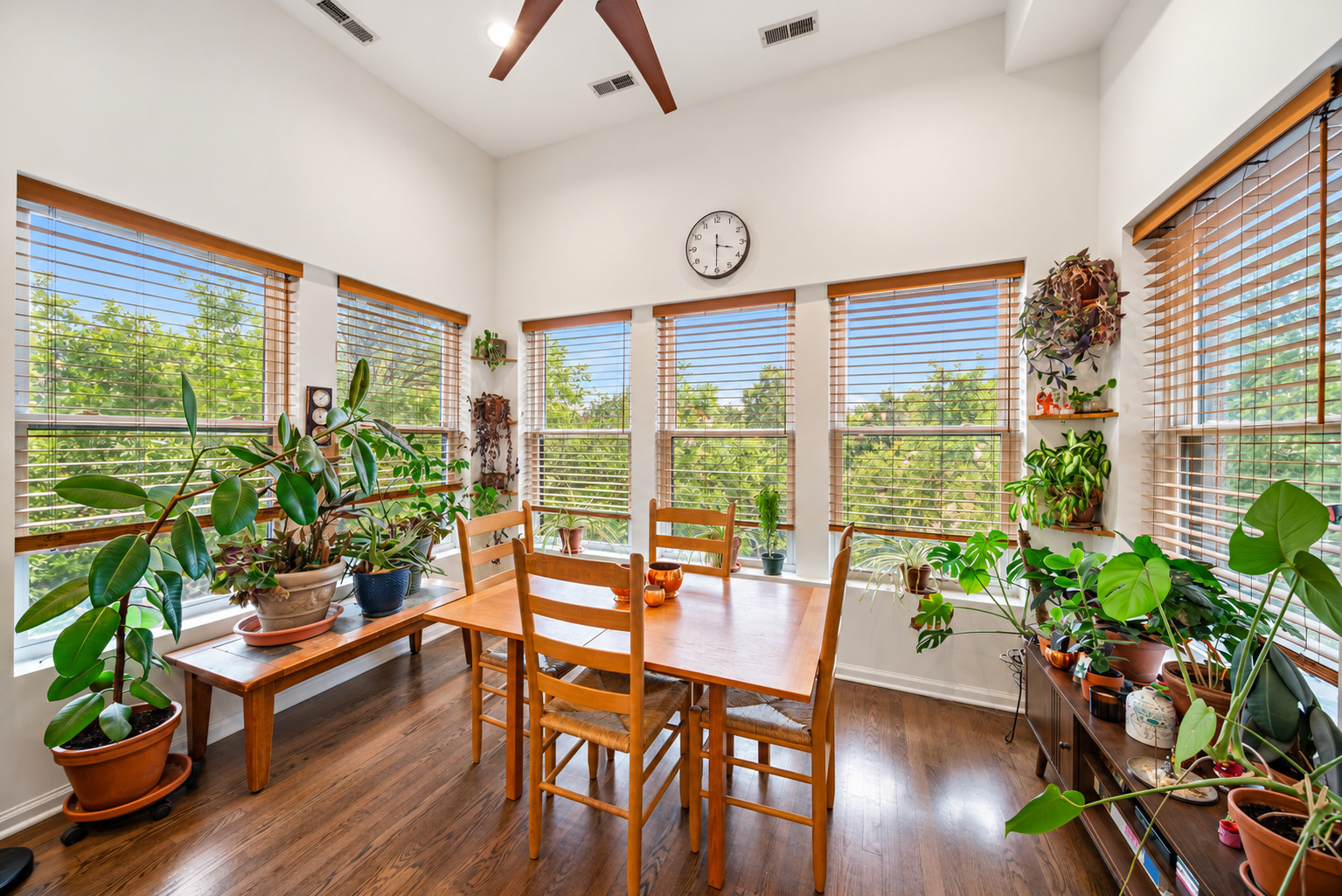 6701 N Bosworth Avenue Unit: 3