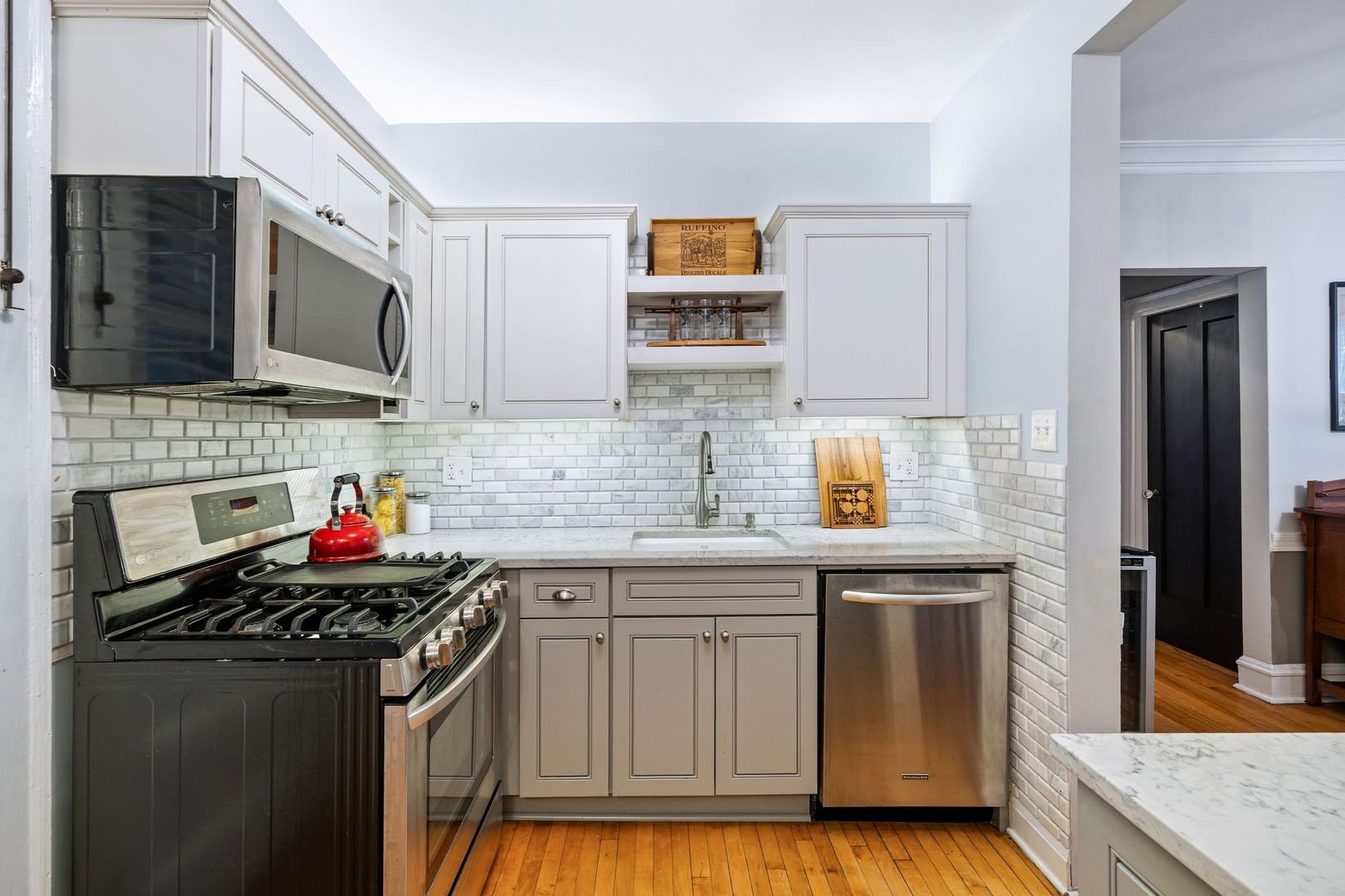 5030 N Leavitt Street Unit: 3