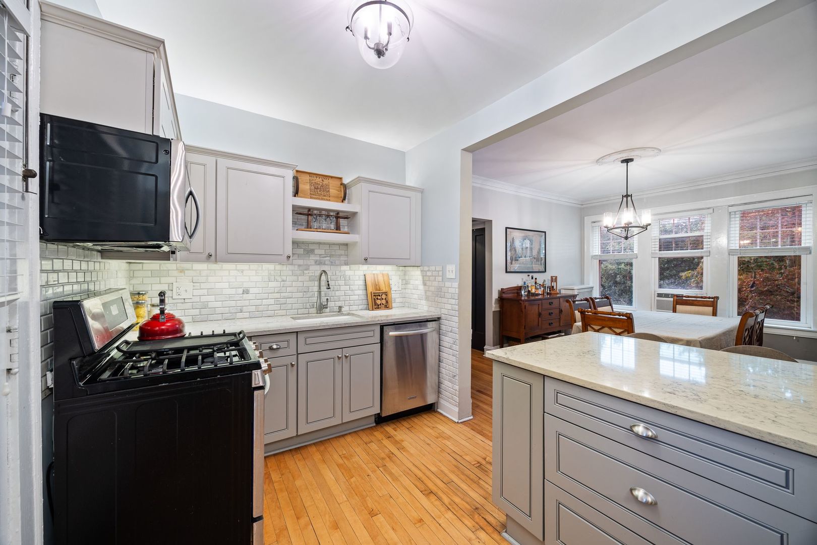 5030 N Leavitt Street Unit: 3