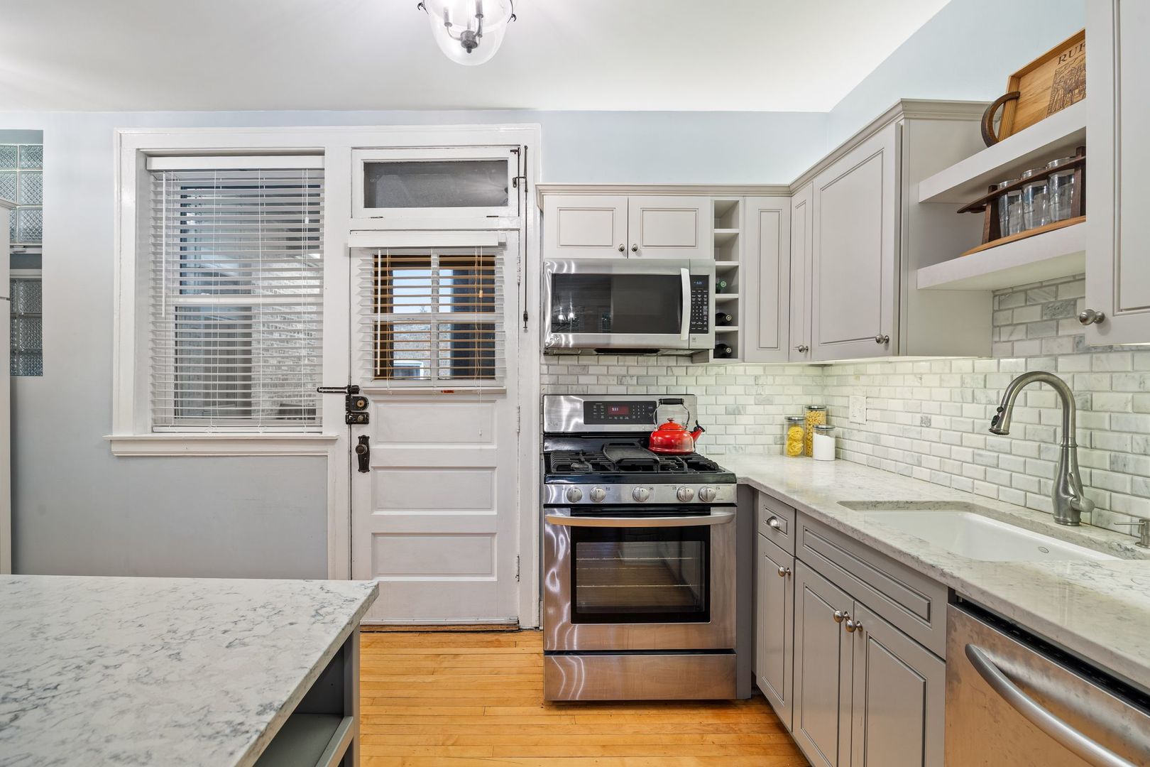 5030 N Leavitt Street Unit: 3