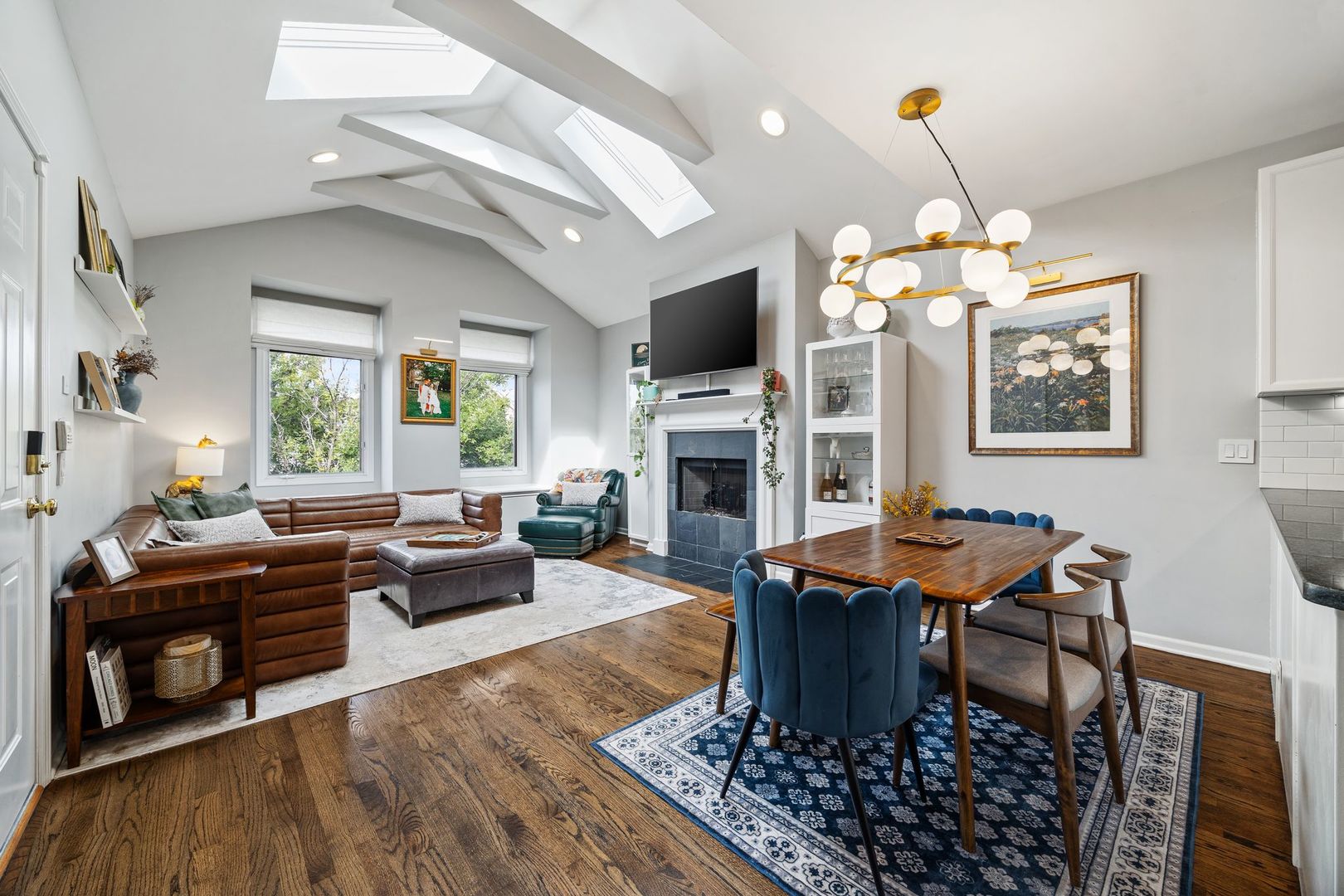 3111 N Seminary Avenue Unit: 3N