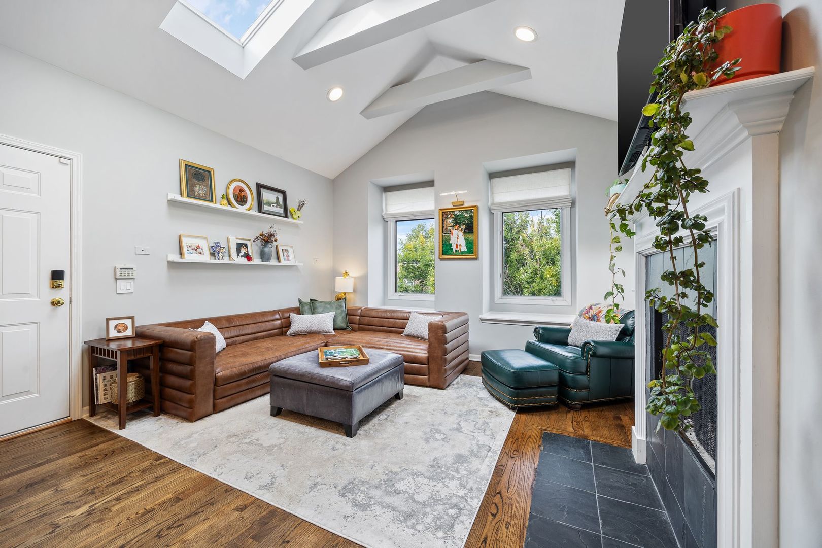 3111 N Seminary Avenue Unit: 3N