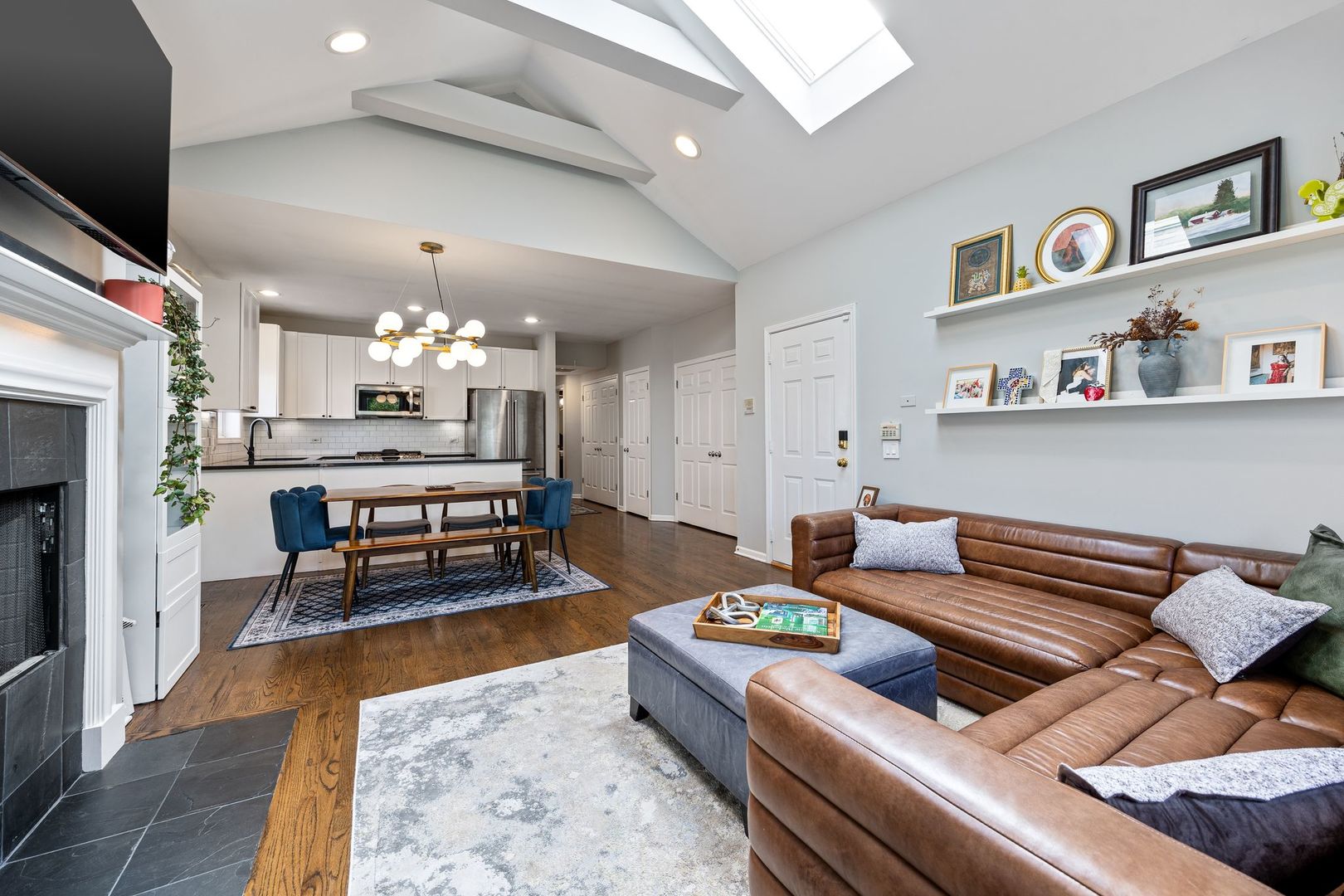 3111 N Seminary Avenue Unit: 3N