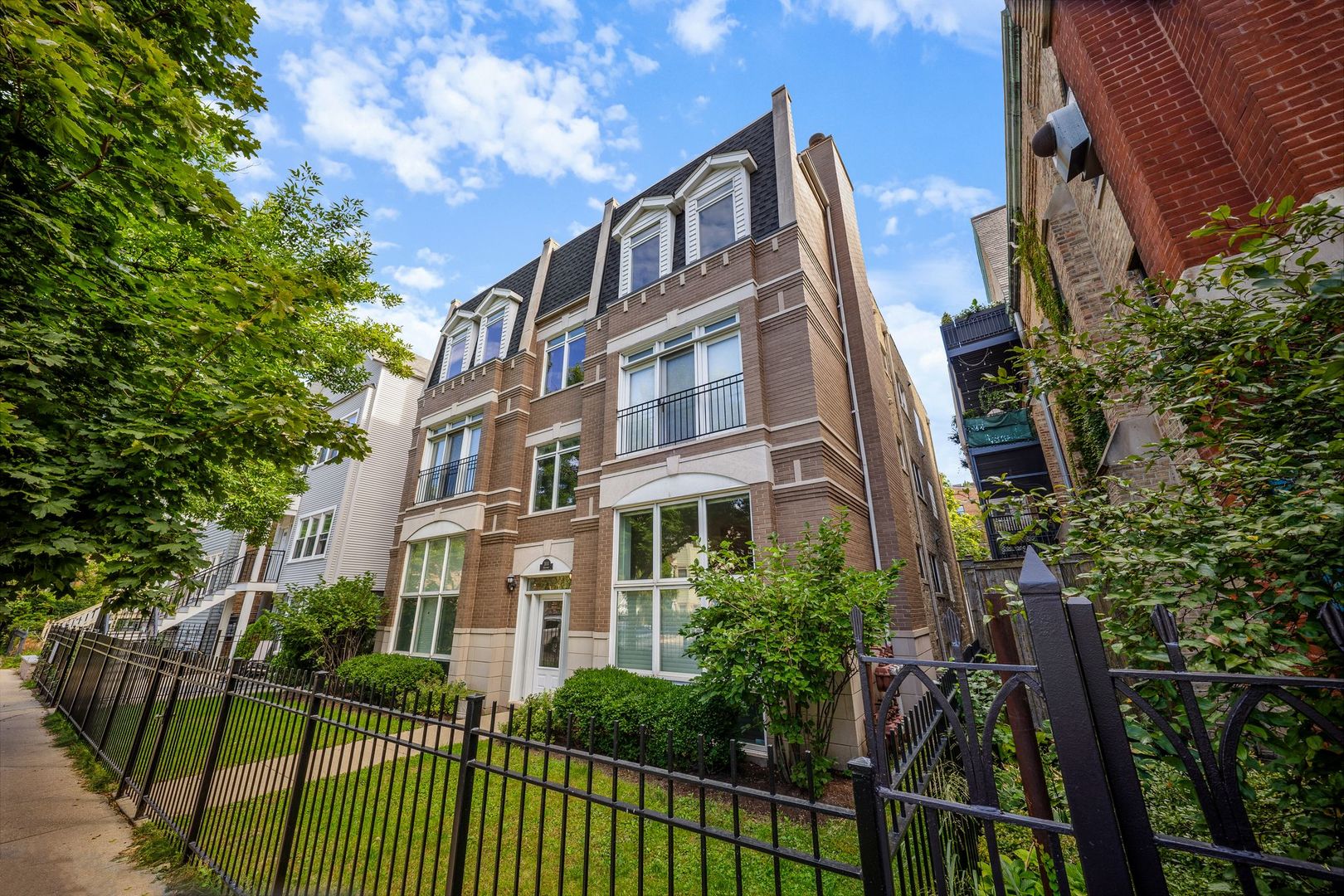 3111 N Seminary Avenue Unit: 3N