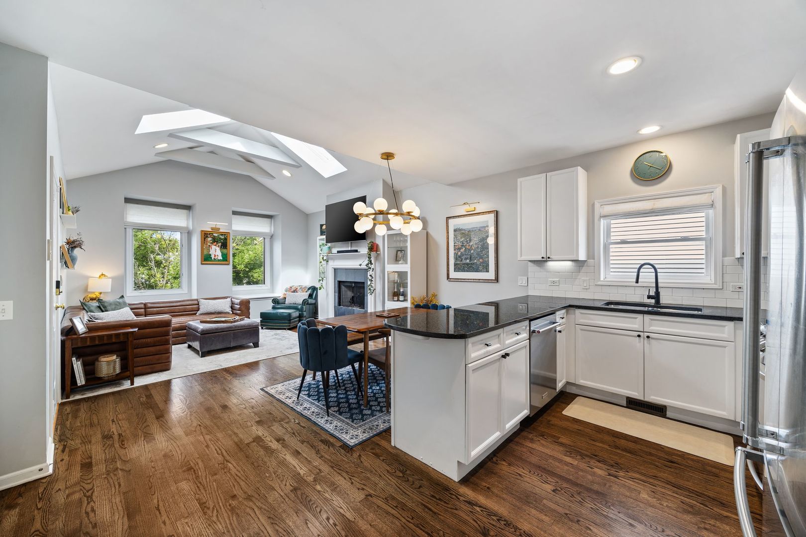 3111 N Seminary Avenue Unit: 3N