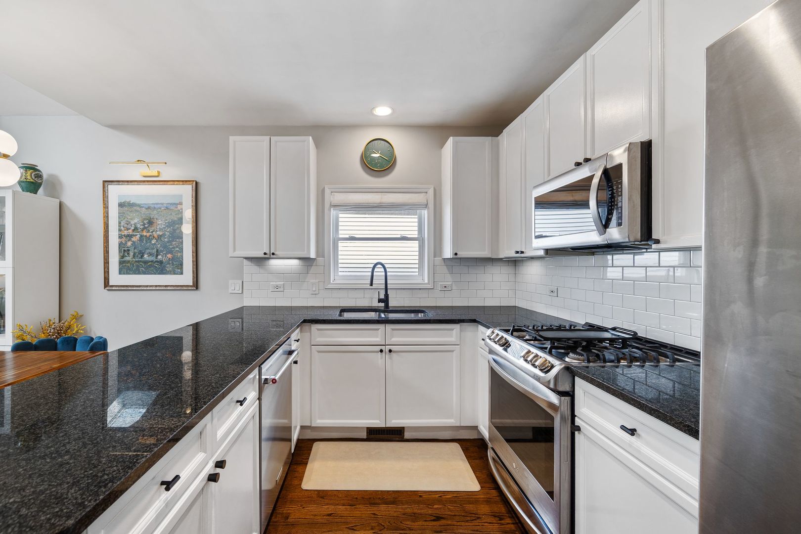 3111 N Seminary Avenue Unit: 3N
