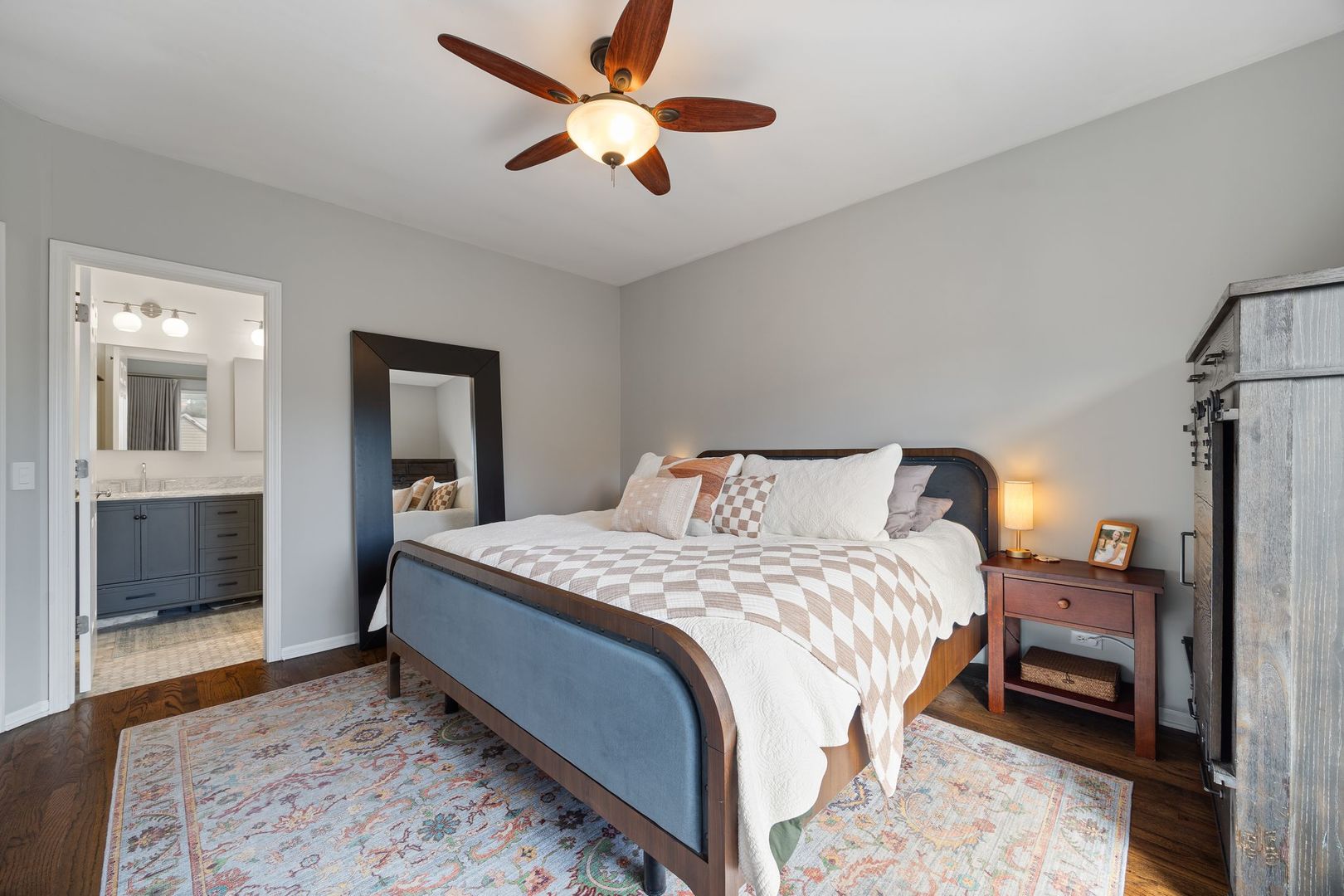 3111 N Seminary Avenue Unit: 3N