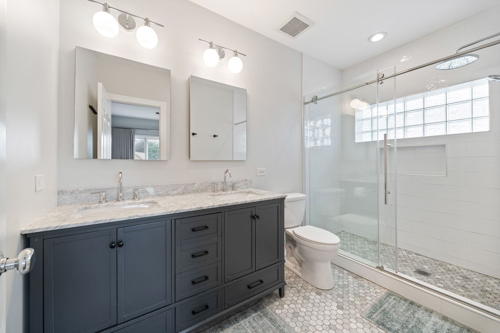 3111 N Seminary Avenue Unit: 3N