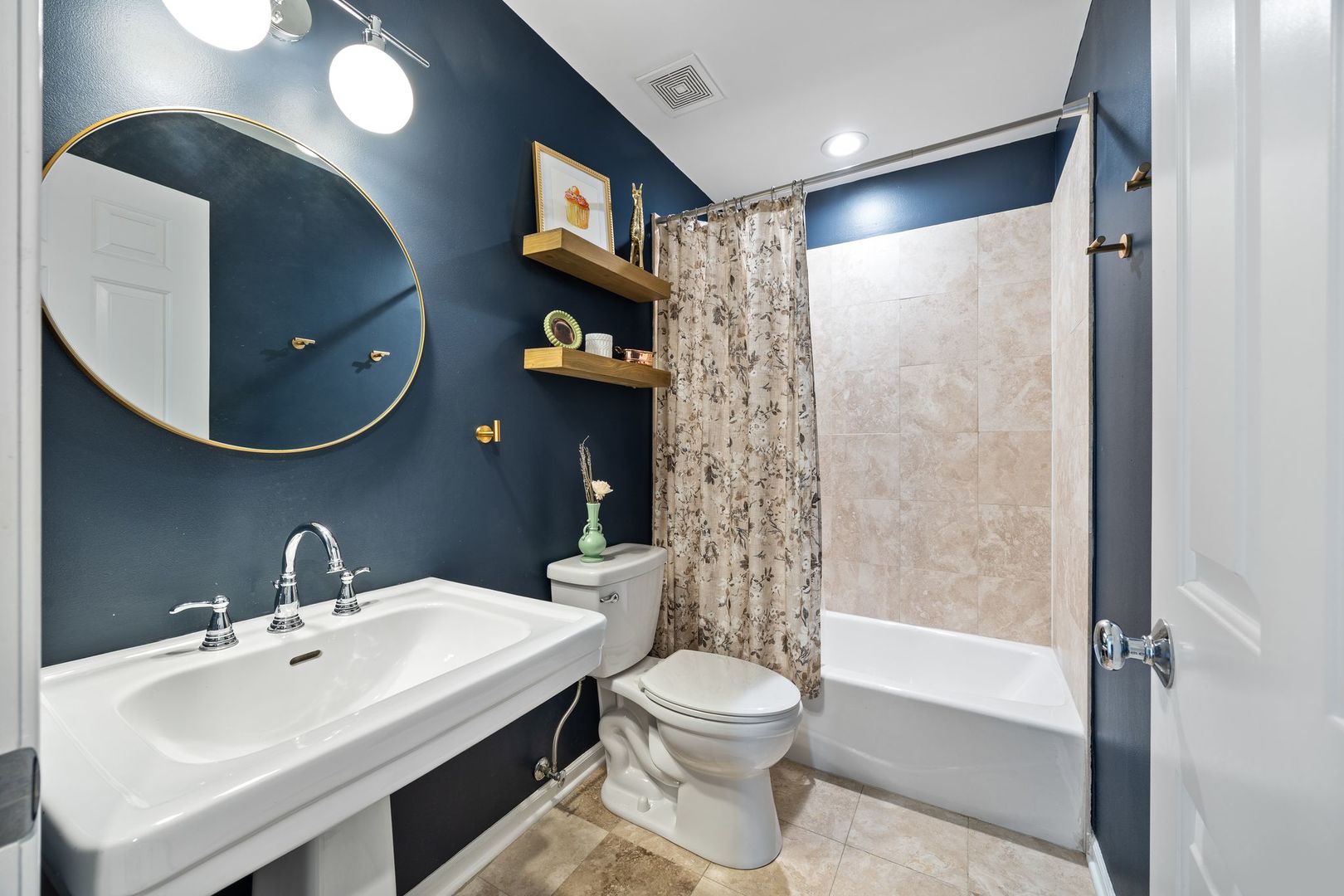 3111 N Seminary Avenue Unit: 3N