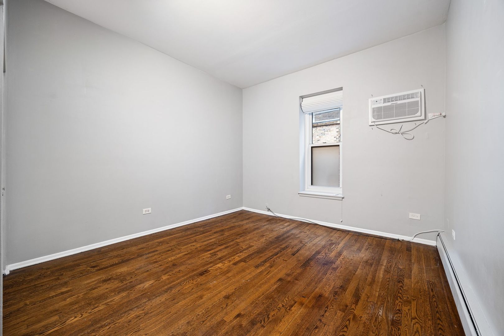 813 W Oakdale Avenue Unit: 1W